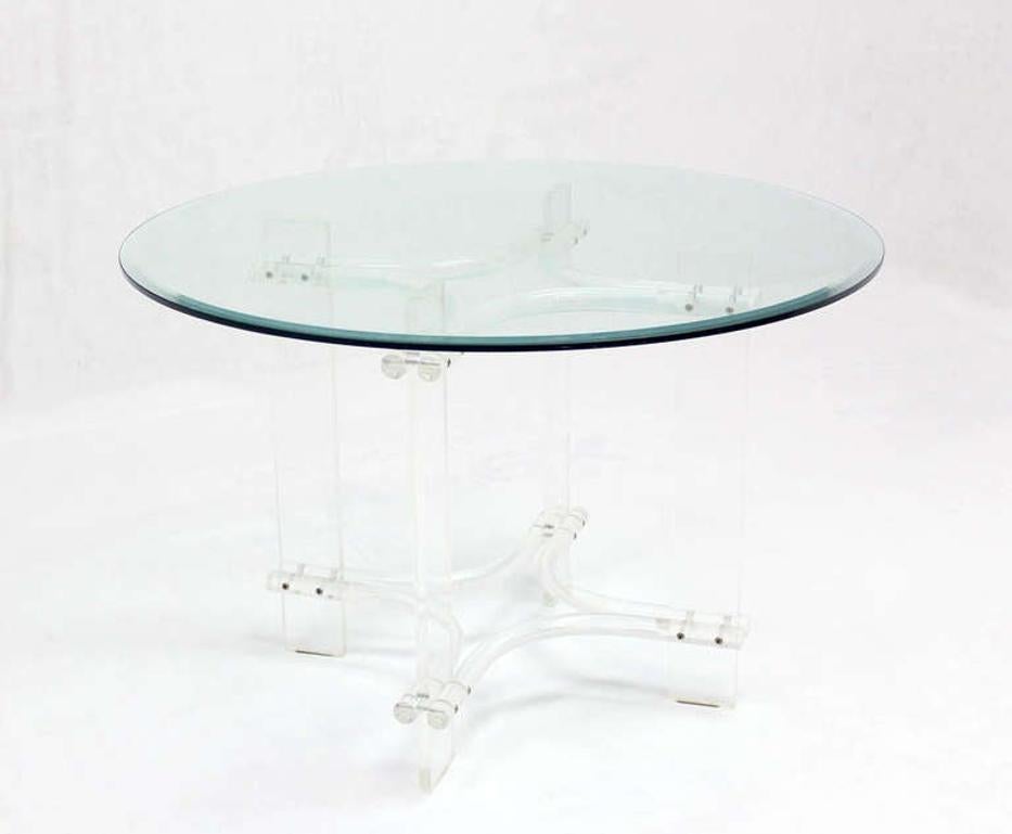 Lucite Base Round Glass Top Mid-Century Modern Gueridon Occasional Dining Table For Sale 2