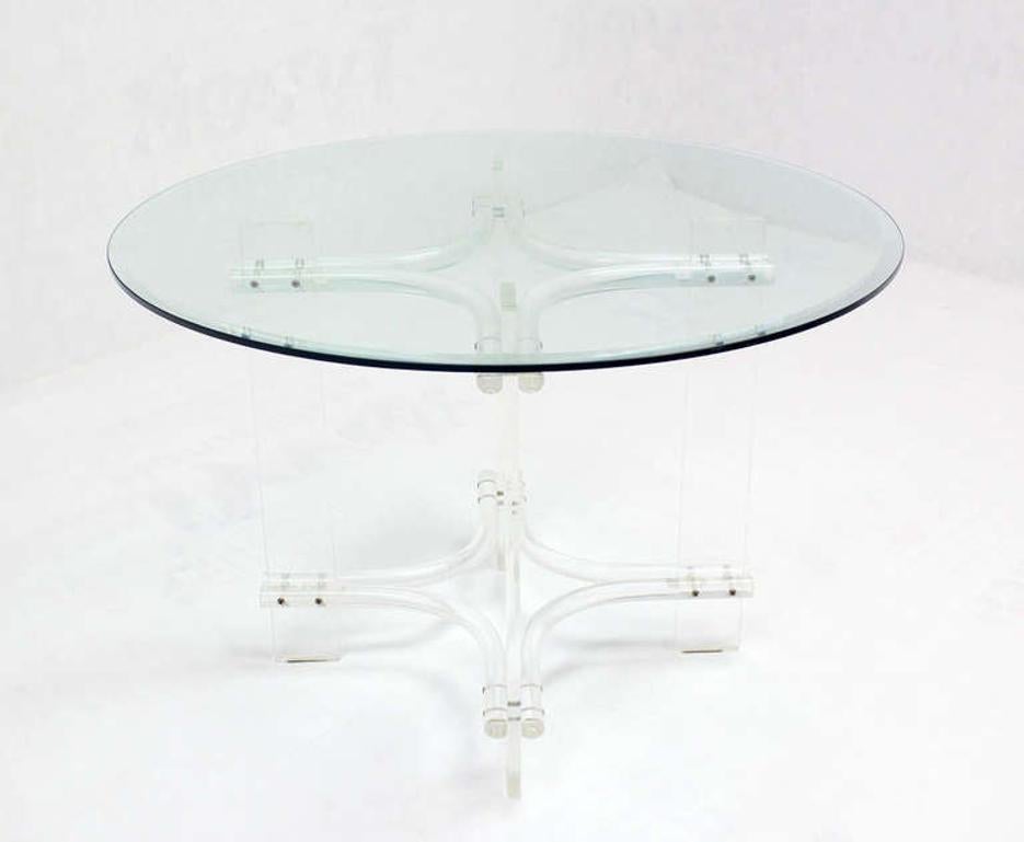 Lucite Base Round Glass Top Mid-Century Modern Gueridon Occasional Dining Table For Sale 3
