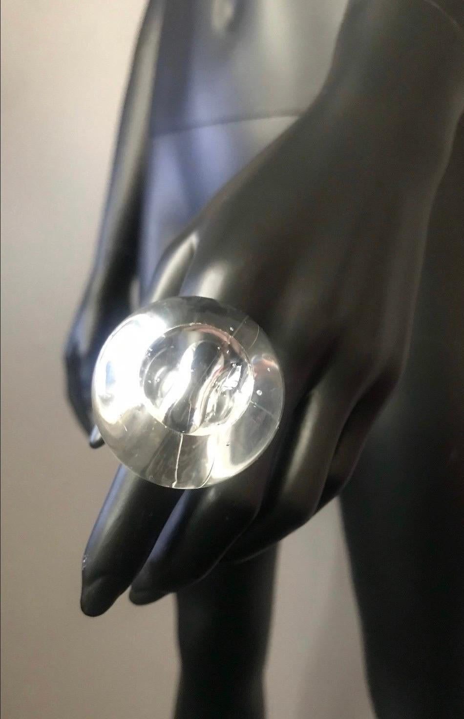 LUCITE BAUBLE RING - Vintage For Sale 1