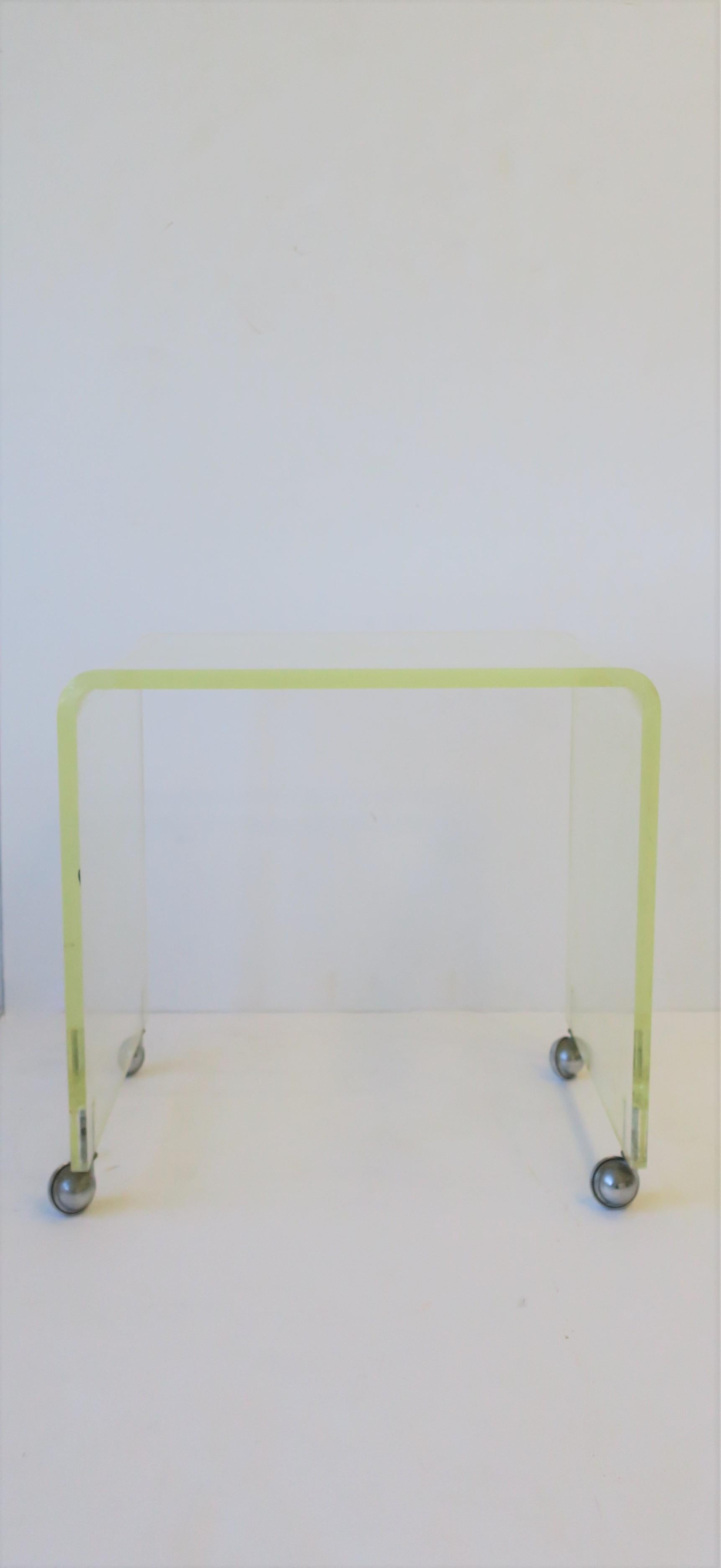 Mid-20th Century Modern Lucite Bench or Side Table
