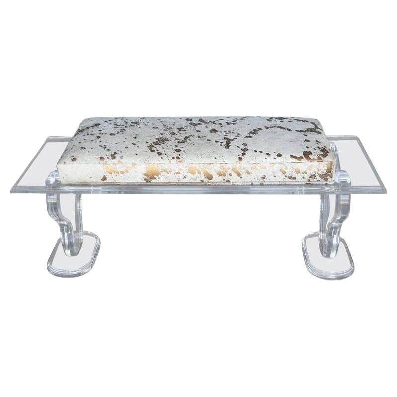 Bank aus Lucite mit Polsterung aus goldfarbenem Rindsleder, USA, 1980er Jahre. im Angebot