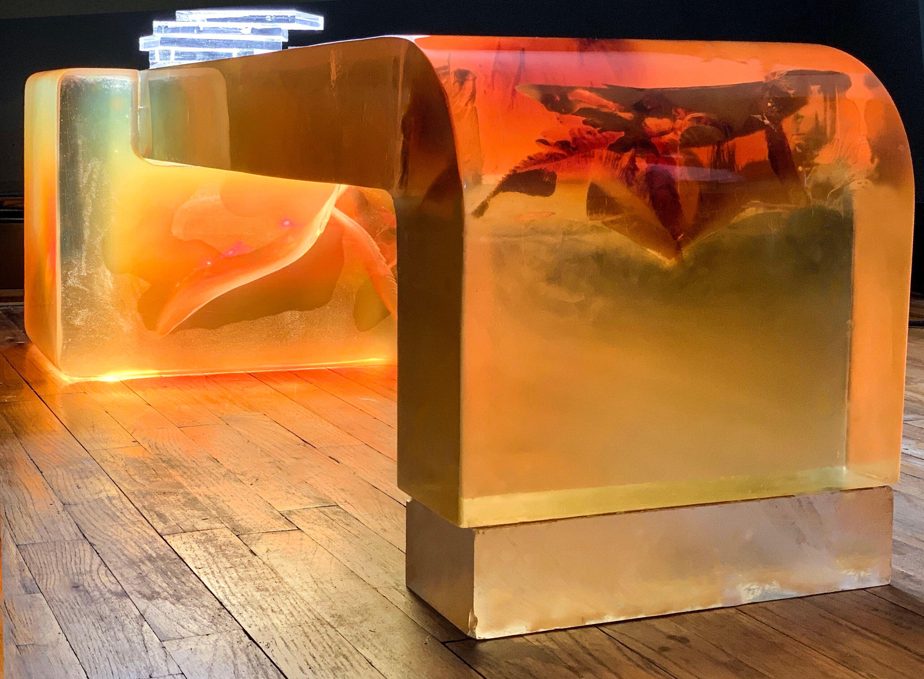 Monumental Lucite Block Coffee Table, in the Manner of Gary Gutterman, Argo Sculpture, Usa, 1970s

Gary Gutterman (1942-1993) started his design career as a staff designer with Helikon Furniture Company in New York City and then worked three years