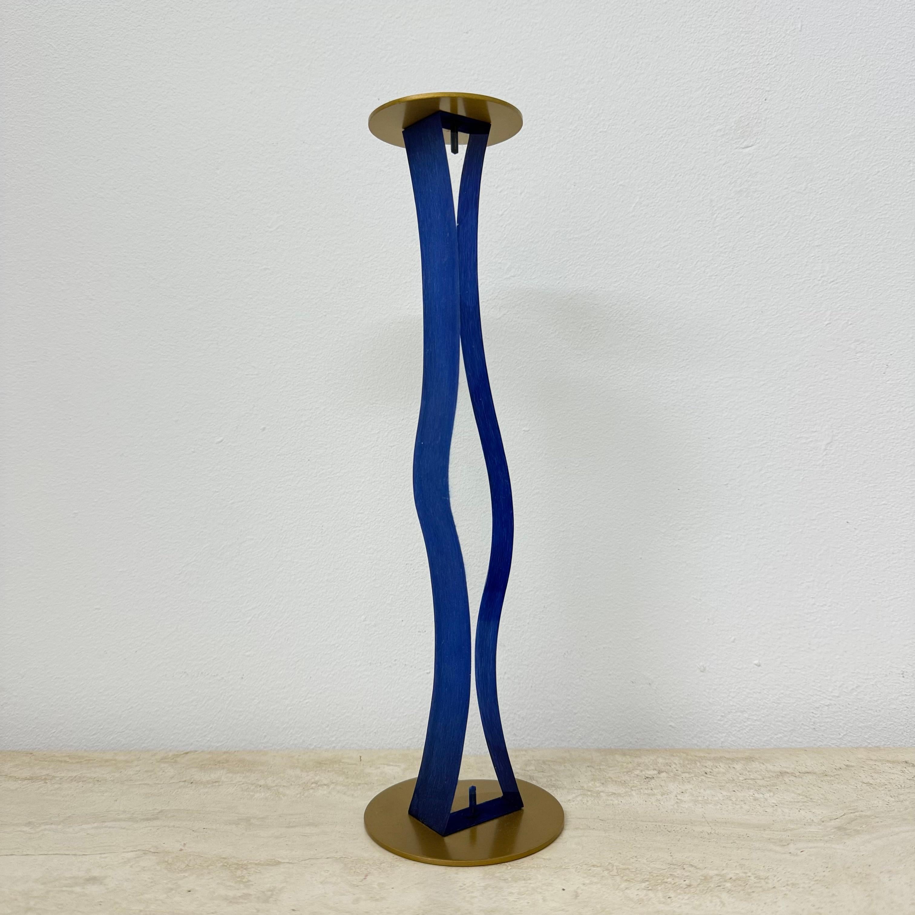 Postmoderno Bastone da candela in lucite blu e oro , anni '70 in vendita