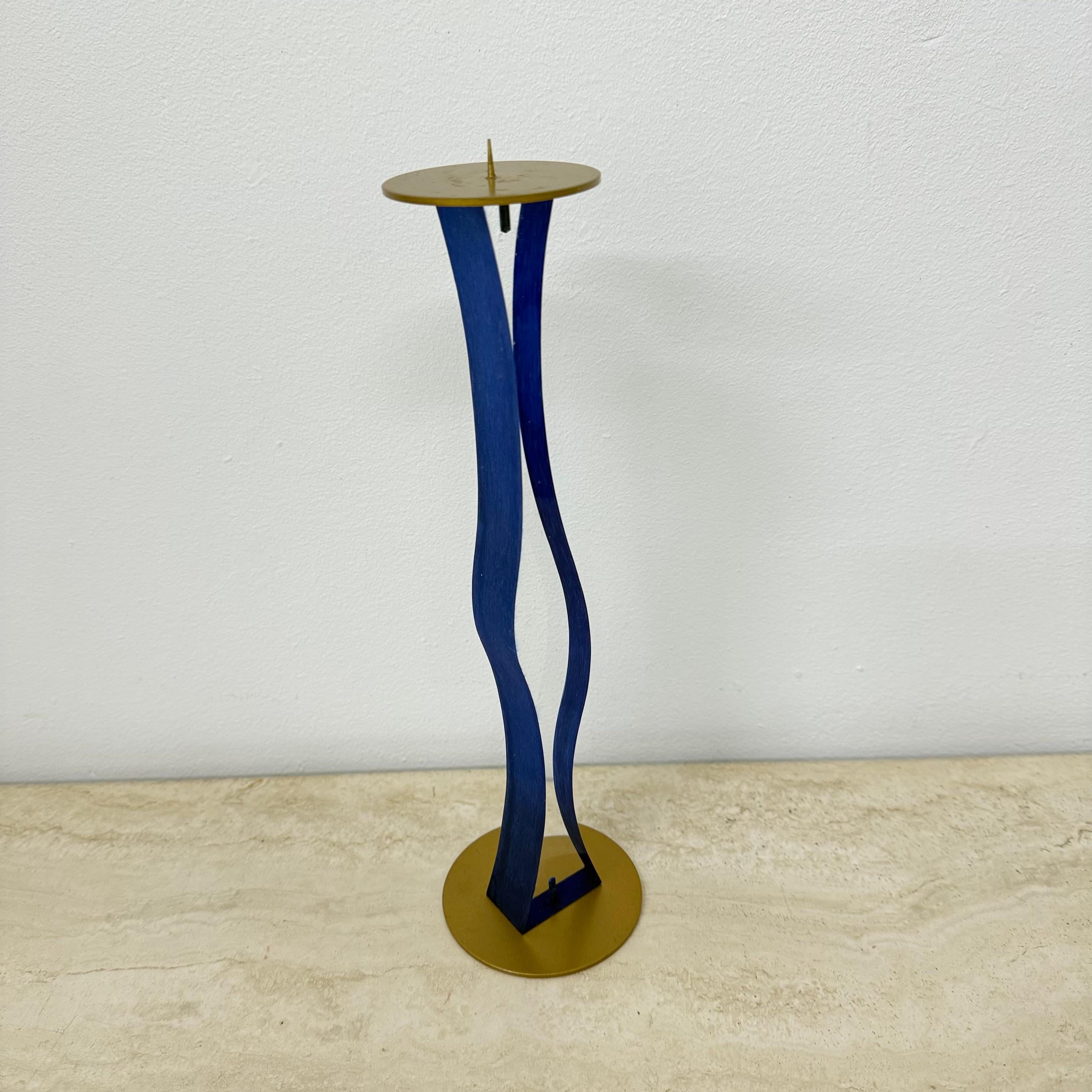 Fine XX secolo Bastone da candela in lucite blu e oro , anni '70 in vendita