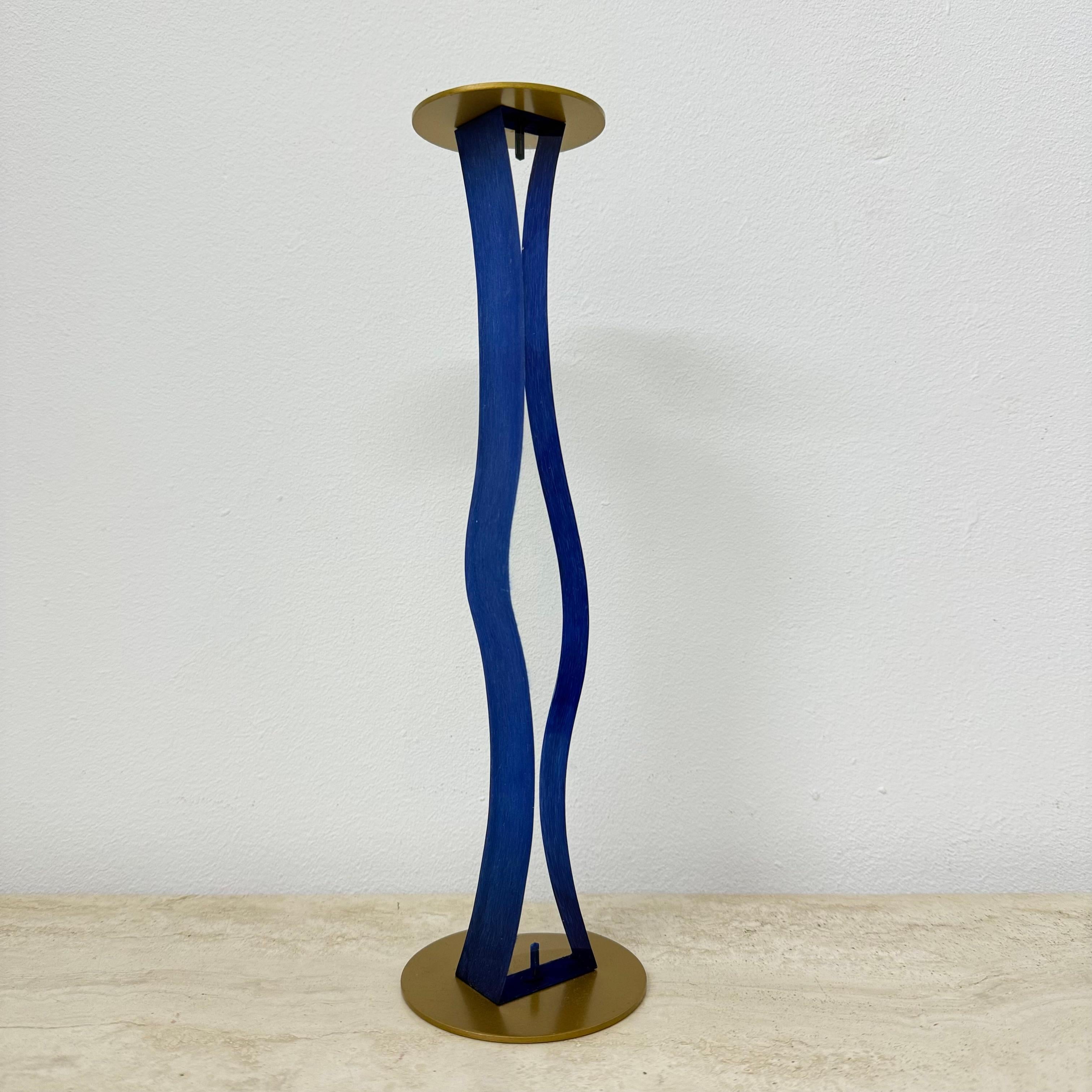 Lucite Bastone da candela in lucite blu e oro , anni '70 in vendita