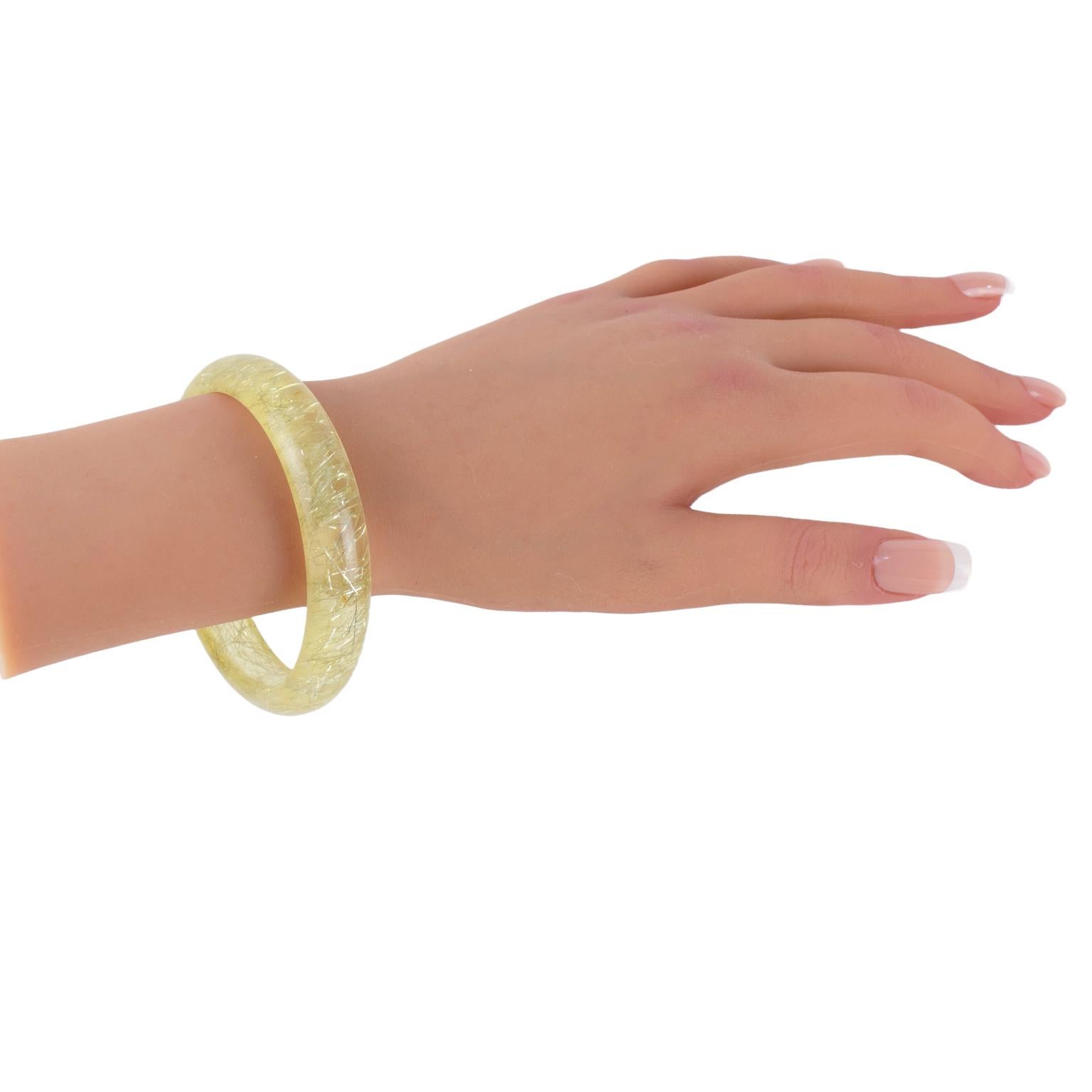 Pulsera brazalete de lucite Limón amarillo con inclusiones de hilo metálico plateado en venta 3