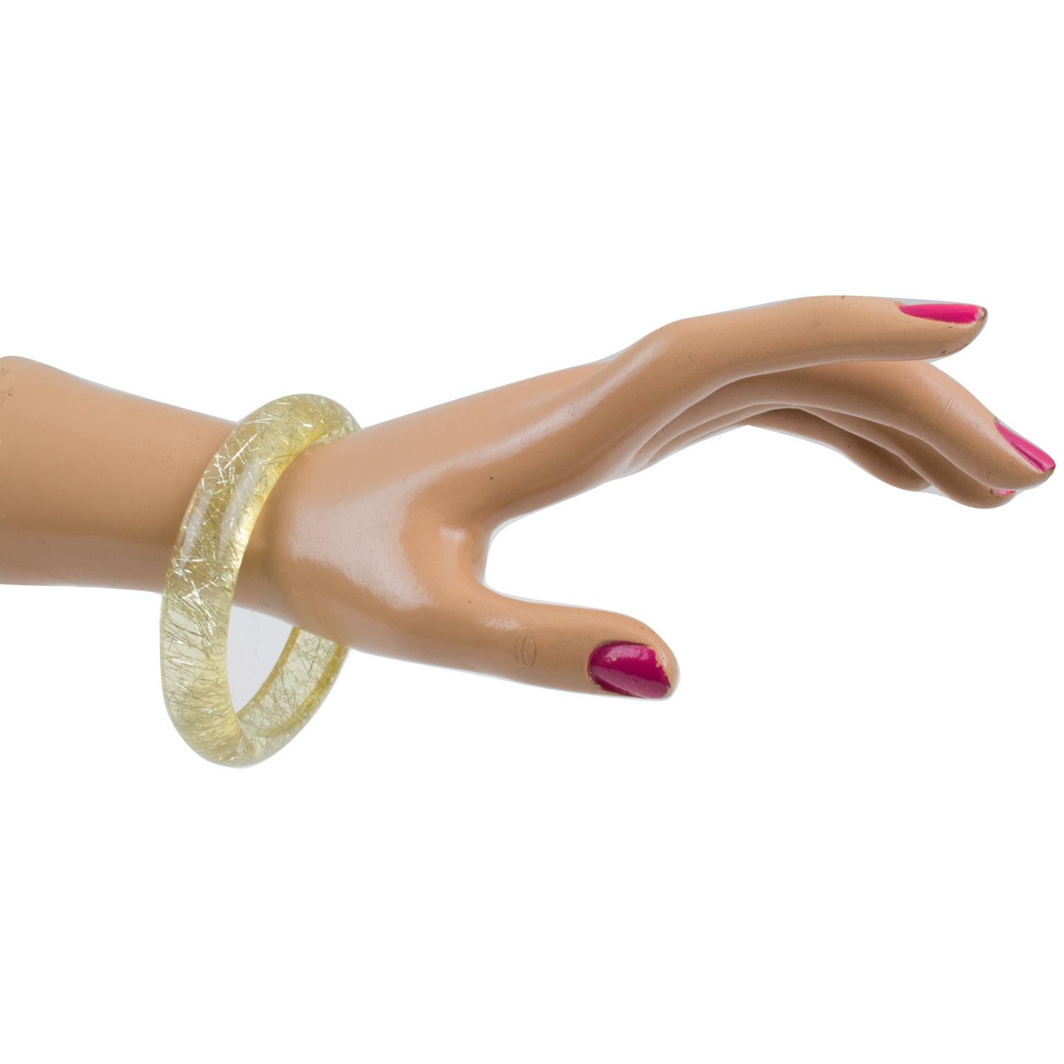 Lucite Bracelet Bangle Yellow Lemon with Silver Metallic Thread Inclusions In Excellent Condition For Sale In Atlanta, GA