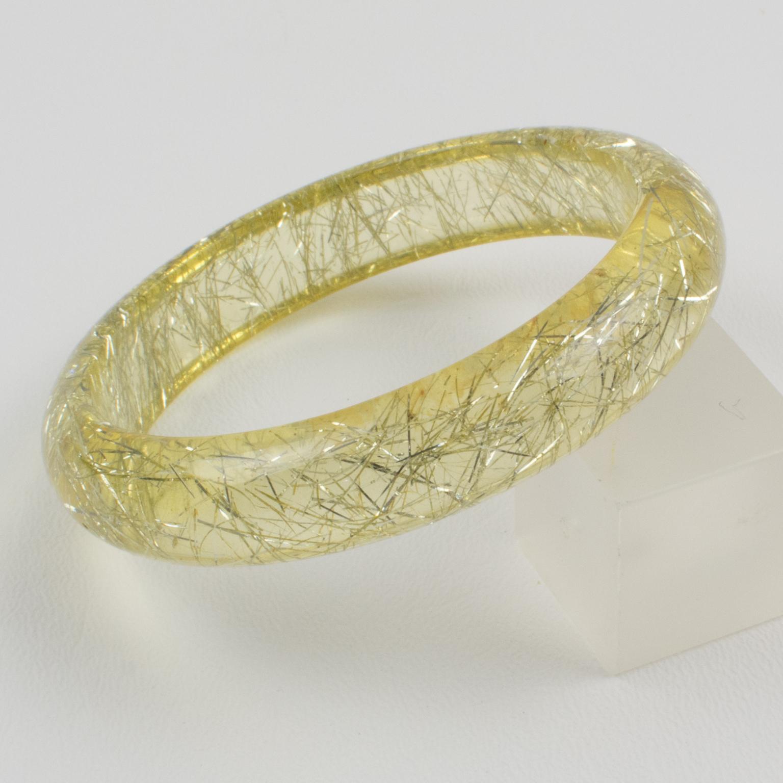 Pulsera brazalete de lucite Limón amarillo con inclusiones de hilo metálico plateado en venta 1