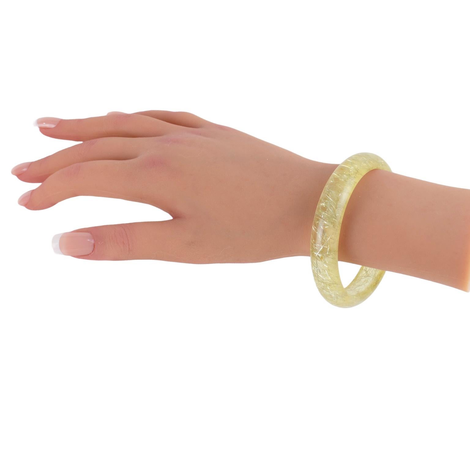 Pulsera brazalete de lucite Limón amarillo con inclusiones de hilo metálico plateado en Excelente estado para la venta en Atlanta, GA