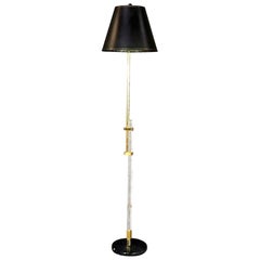 Lampadaire réglable en lucite et laiton
