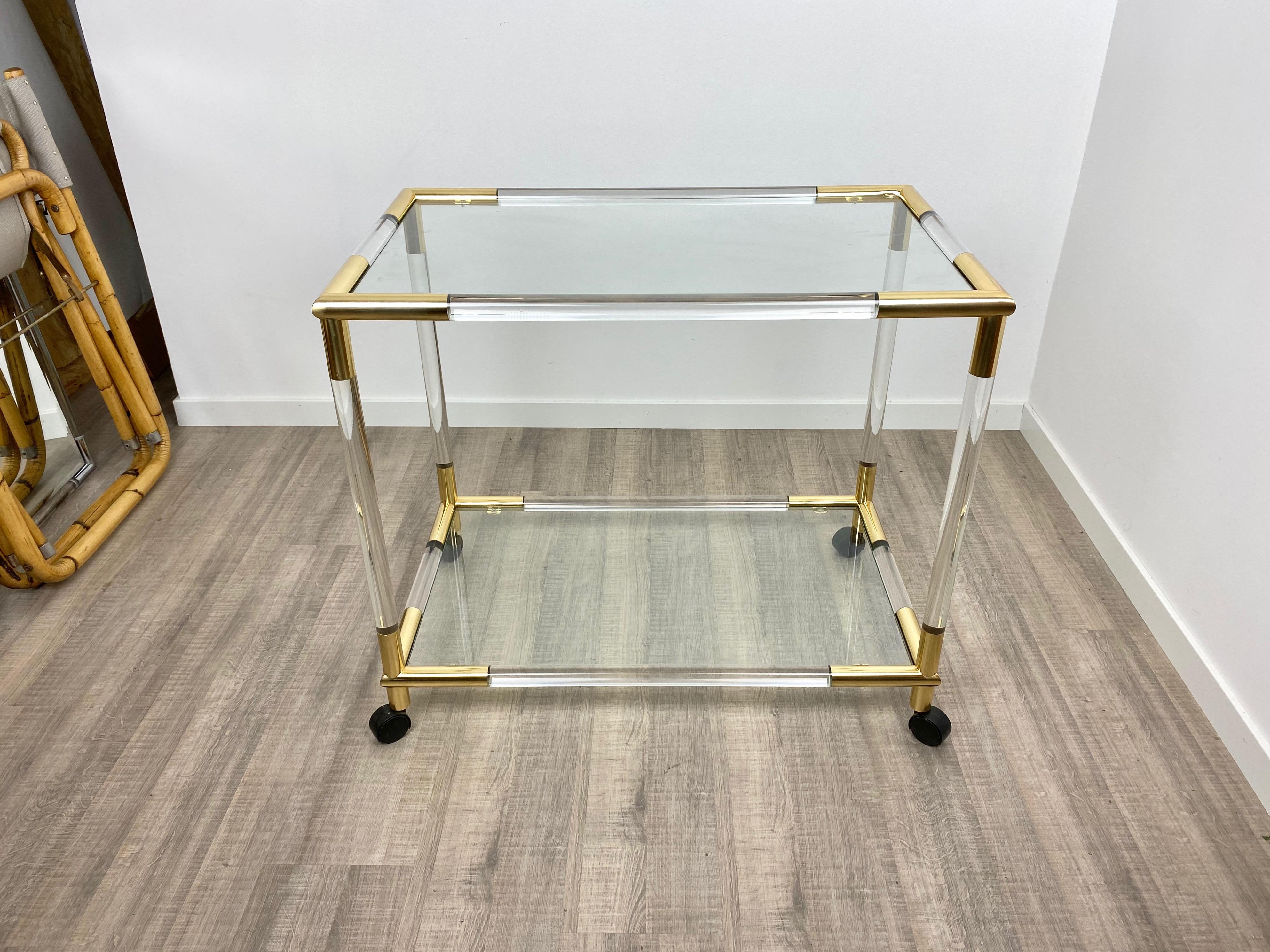 Mid-Century Modern Lucite, Brass and Glass Bar Serving Cart Trolley, Italy, 1970s For Sale