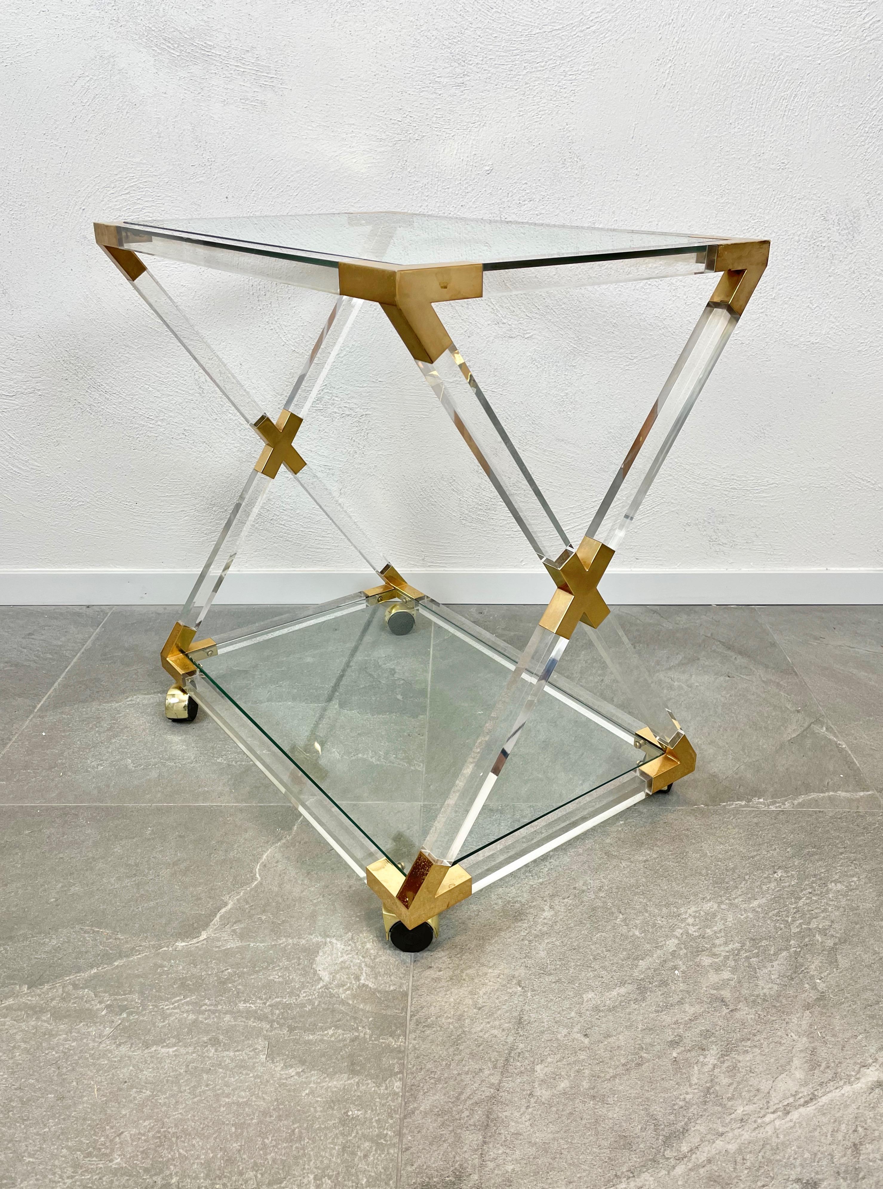 Lucite Brass and Glass Serving Cart Charles Hollis Jones Style, Italy, 1970s In Good Condition For Sale In Rome, IT