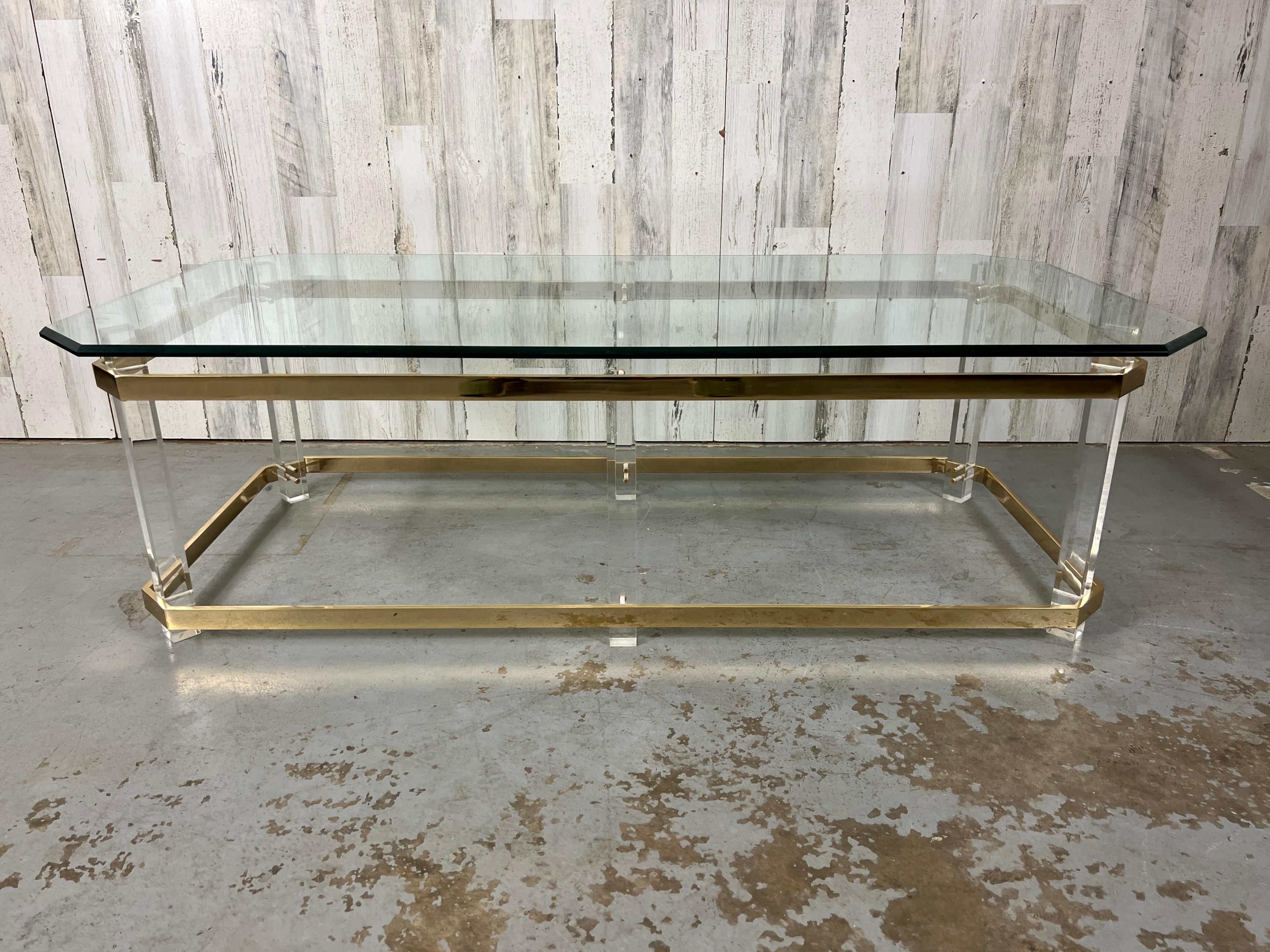 Modern Lucite & Brass Cocktail Table, 1980s For Sale