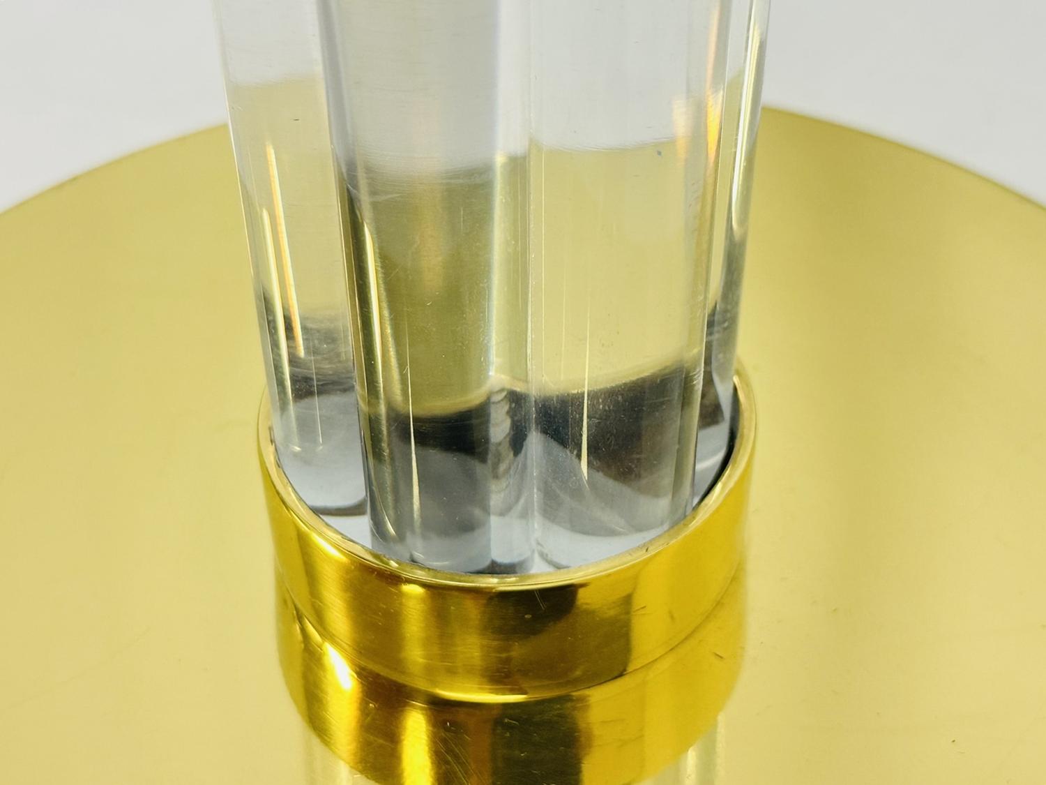 Lampada da terra in lucite e ottone di Charles Hollis Jones, firmata. in vendita 2