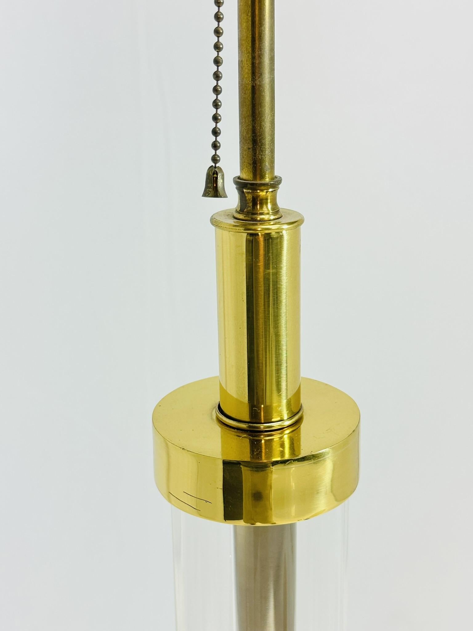 Lampada da terra in lucite e ottone di Charles Hollis Jones, firmata. in vendita 4