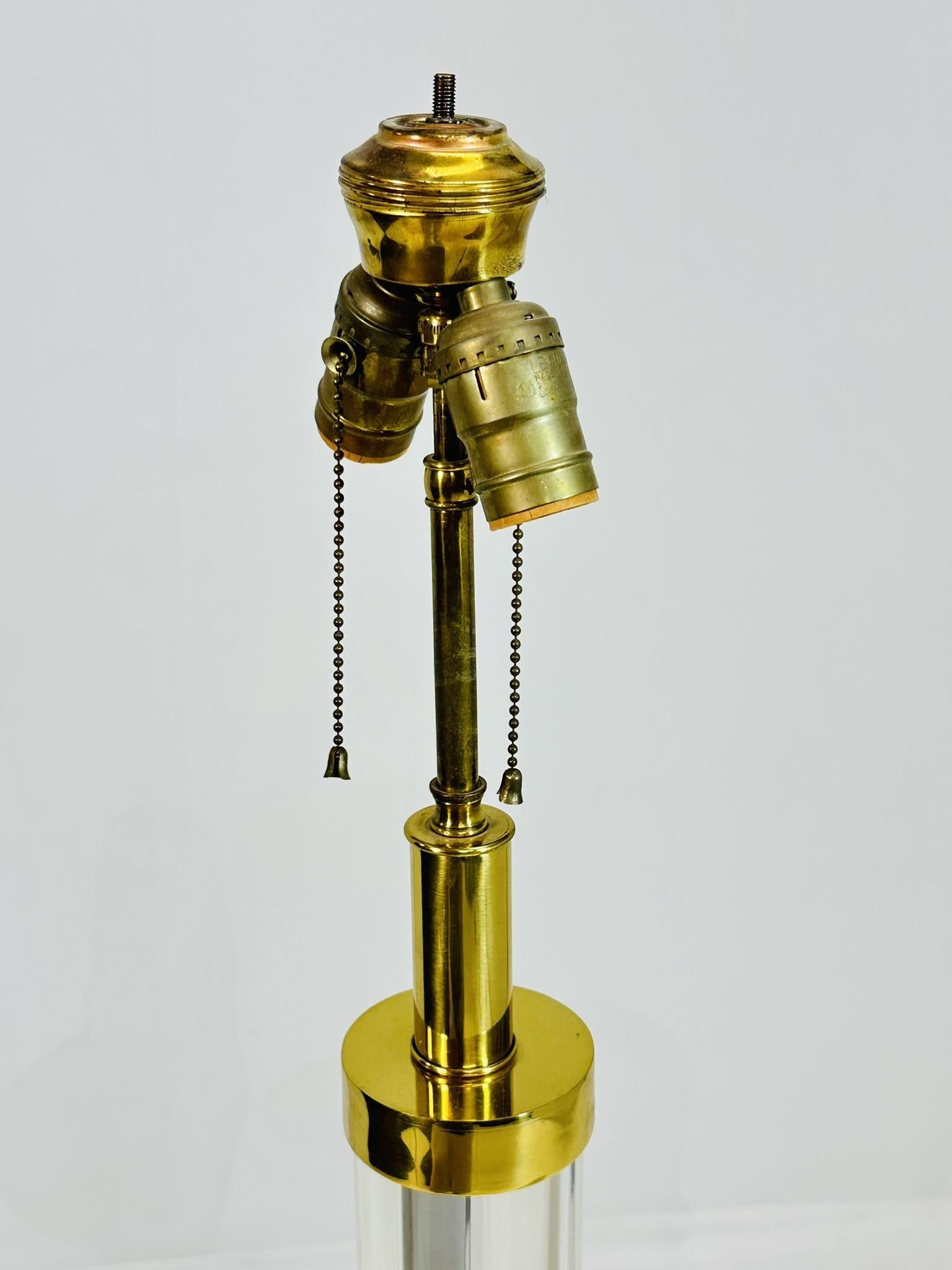 Lampada da terra in lucite e ottone di Charles Hollis Jones, firmata. in vendita 5