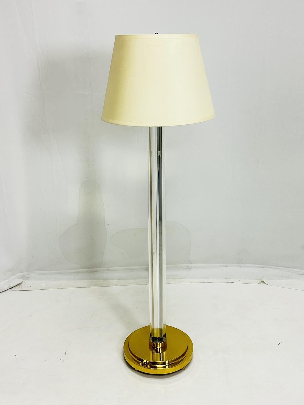 Lampada da terra vintage progettata e prodotta negli Stati Uniti da Charles Hollis Jones e facente parte della collezione 