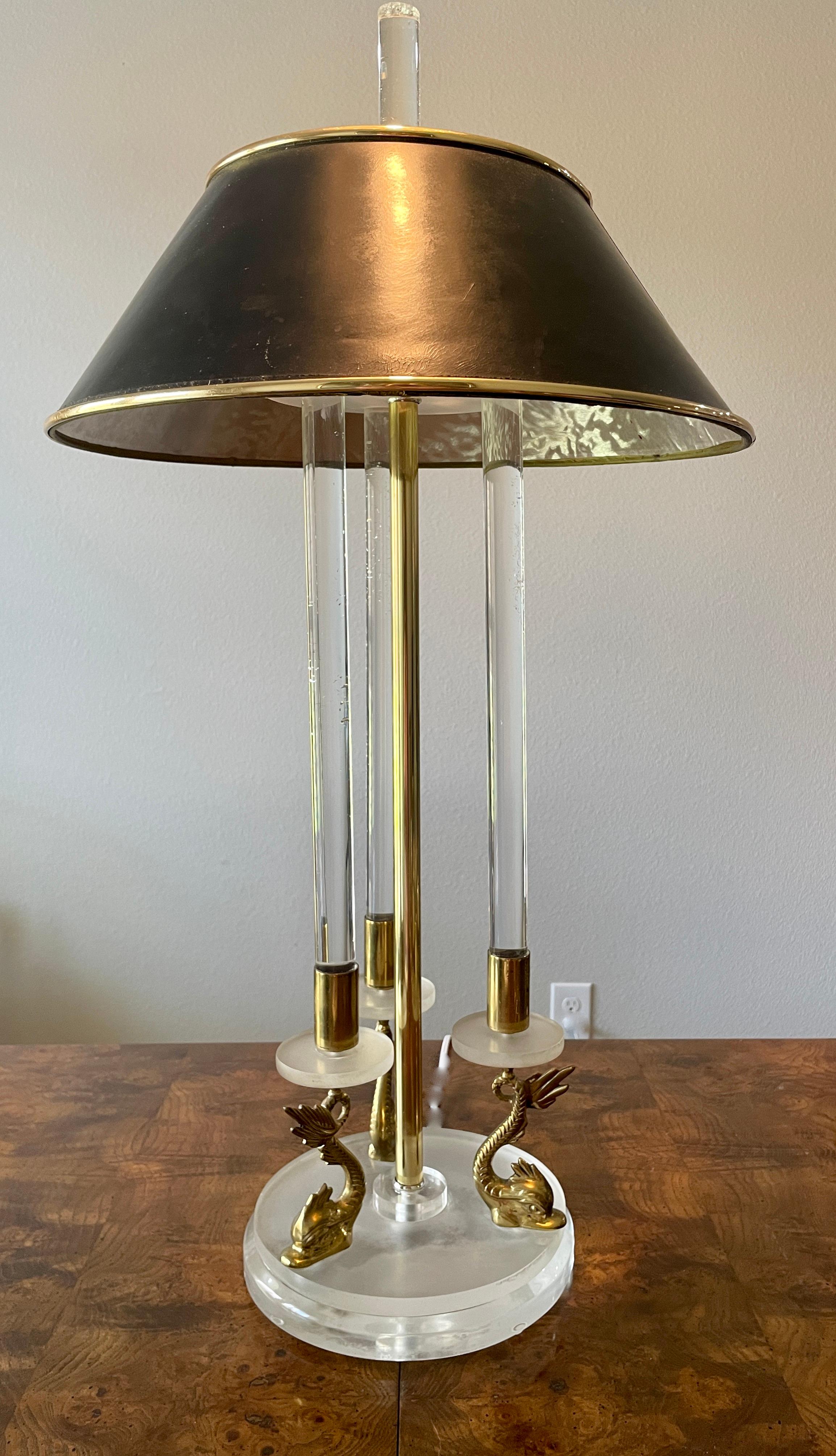 Lampe KOI en lucite et laiton en vente 6