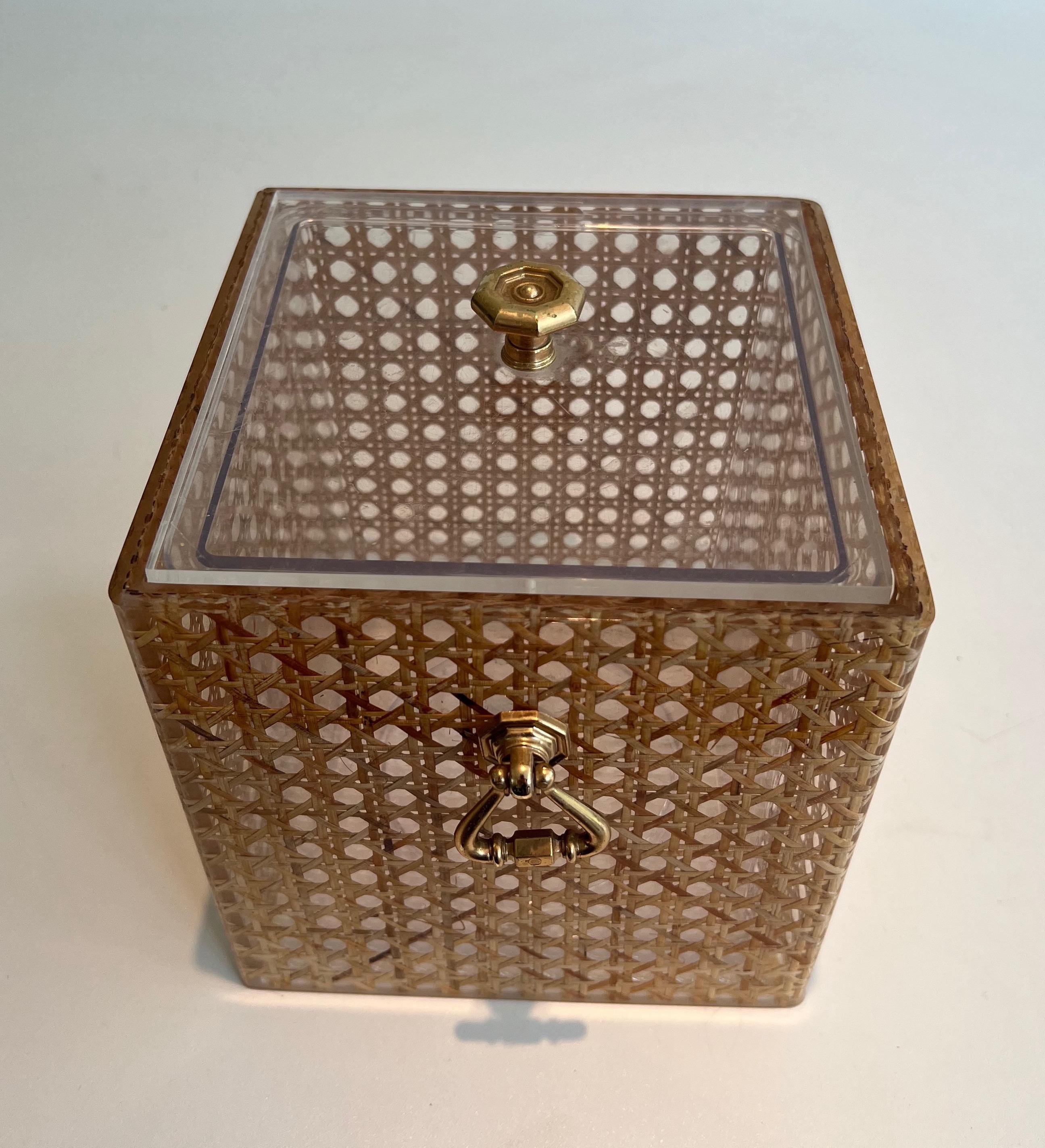 Lucite, Caned and Brass Ice Bucket. Italian work in the style of Christian Dior  In Good Condition For Sale In Marcq-en-Barœul, Hauts-de-France