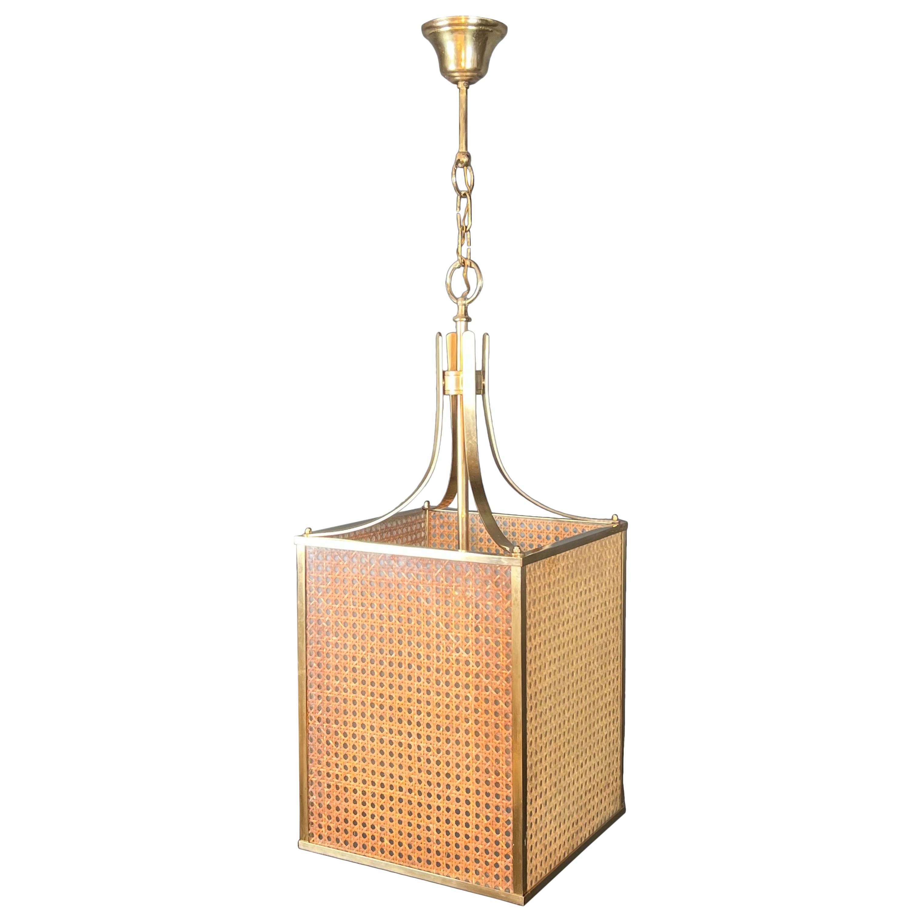 Lanterne en lucite, cannage et laiton dans le style de Christian Dior et Gabriella