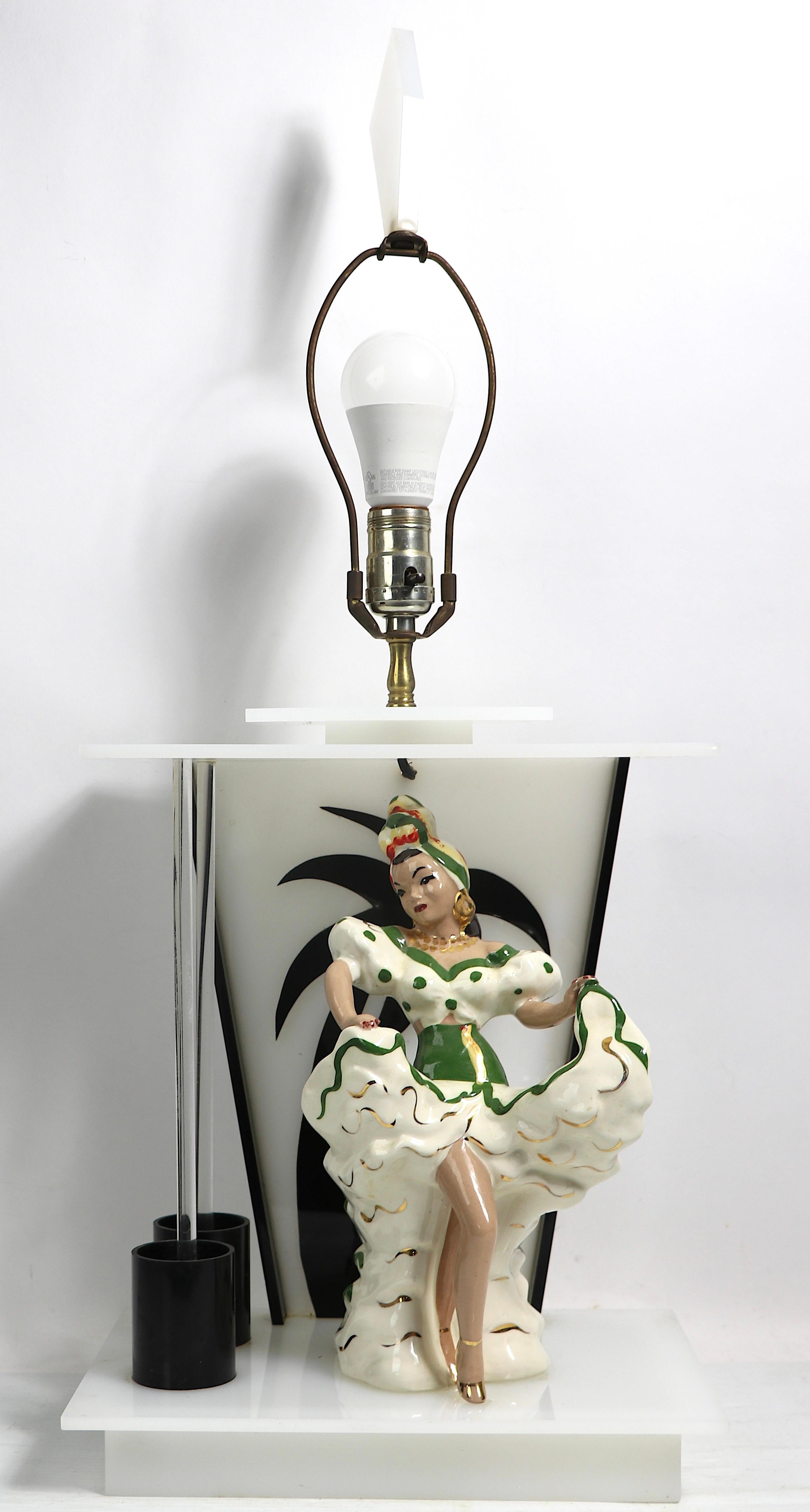 Mid-Century Modern Lampe mi-siècle en céramique Lucite de Moss avec abat-jour d'origine en vente