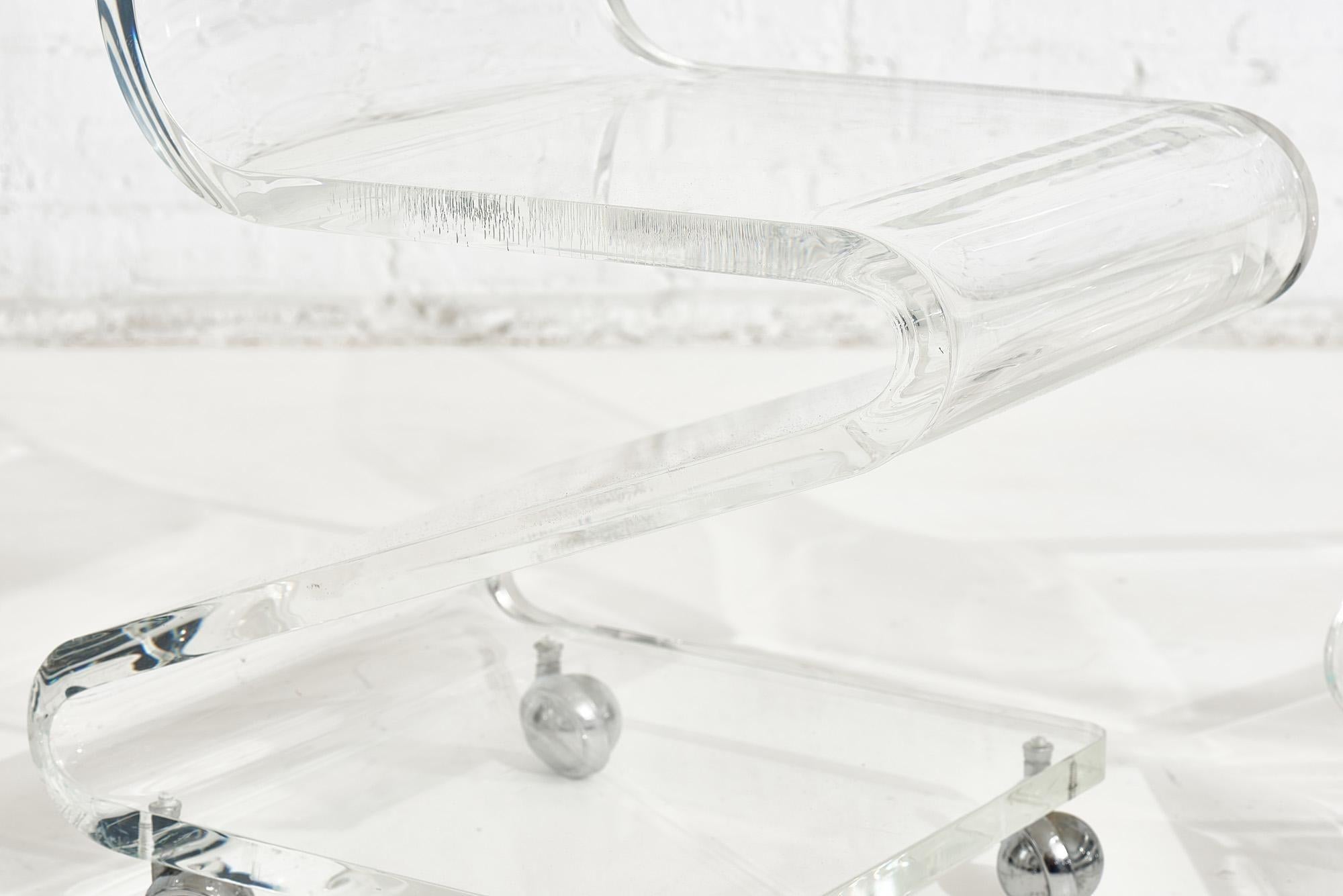 Lucite Chairs on Casters, circa 1970, Les Prismatiques en vente 1
