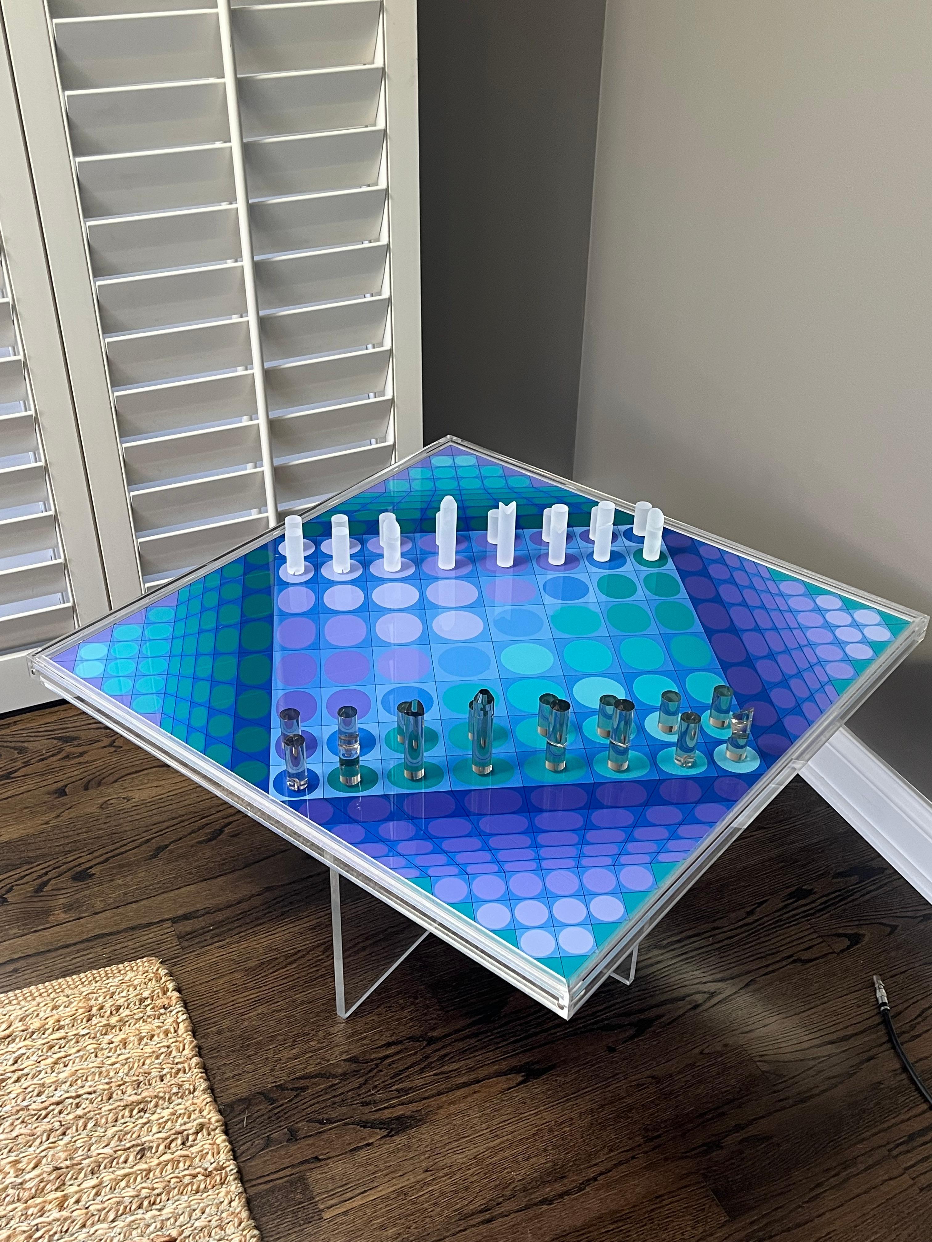 Schach-Set und Tisch aus Lucite von Victor Vasarely (Französisch) im Angebot