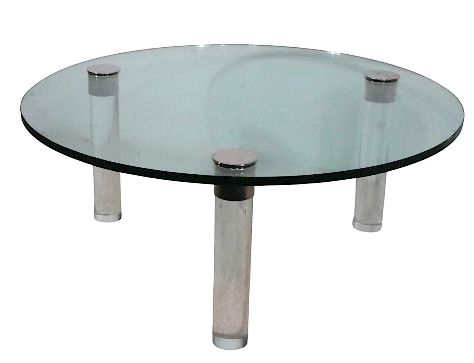 20ième siècle Table basse en chrome et verre par Pace en vente
