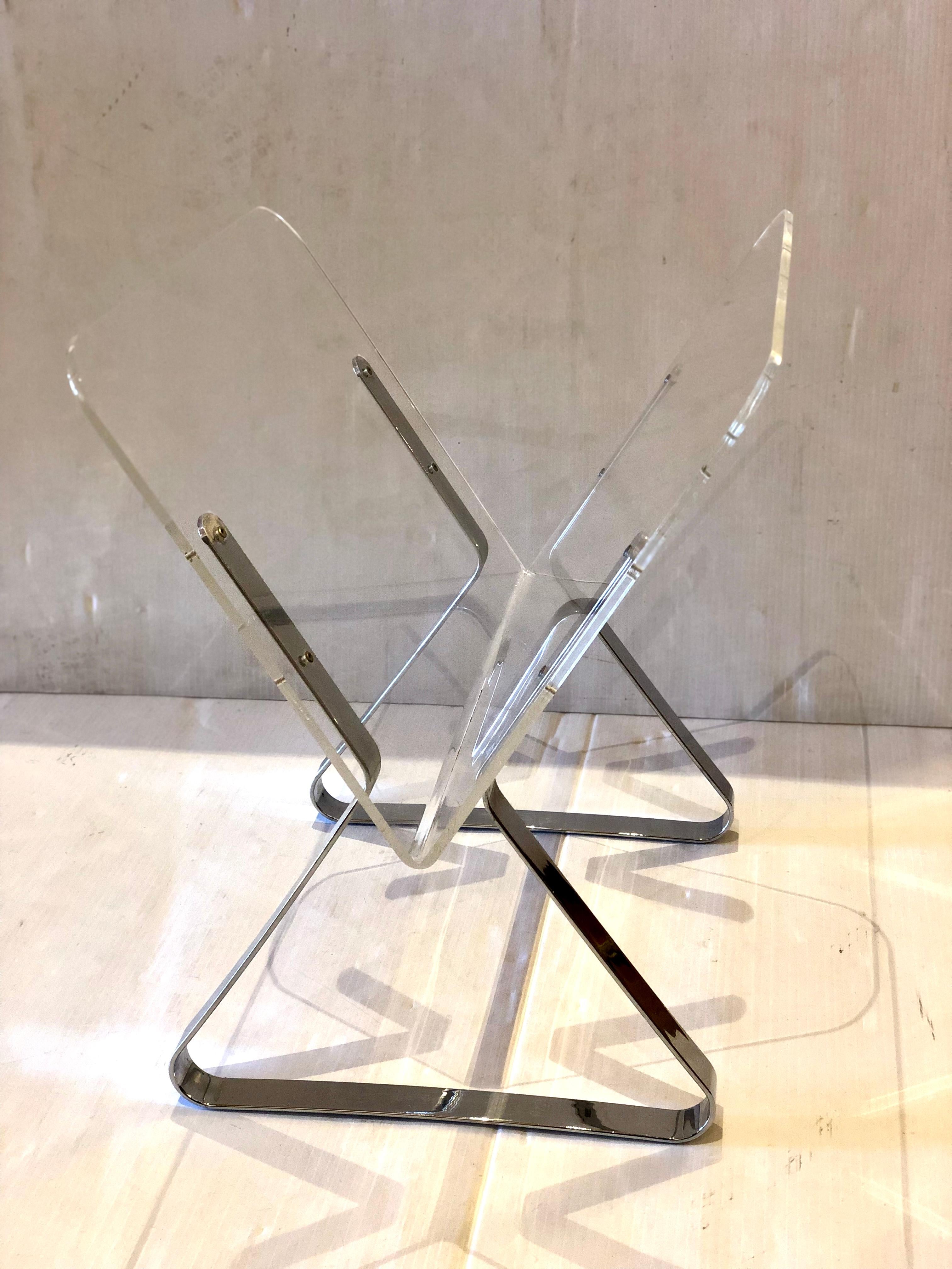 Beautiful magazine holder circa 1970s solid chrome base with Lucite holder, we polished the base and the Lucite very nice and clean condition.