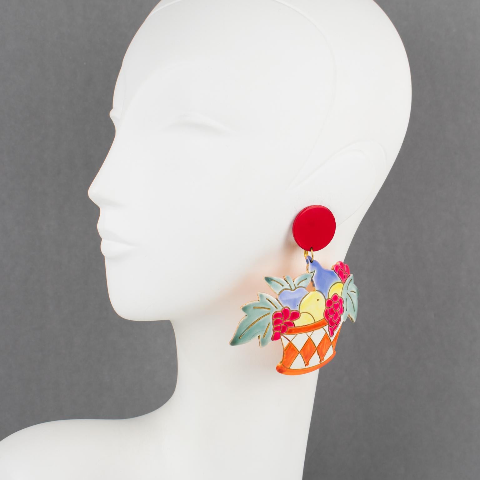 These lovely Lucite clip-on earrings were crafted in France in the 1960s. They feature an incredible oversized carved basket design with multicolor fruits and leaves. There is no visible designer's mark.
Measurements: 3.44 in wide (8.8 cm) x 3.63 in