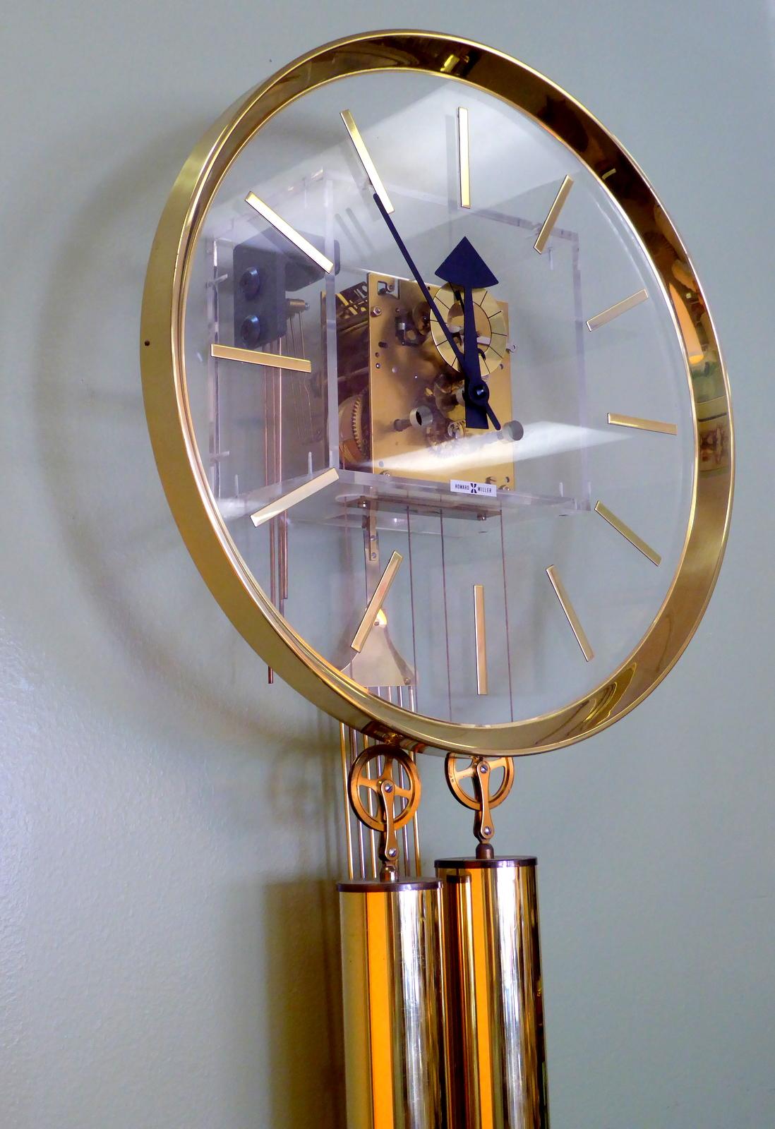 Lucite Clock by George Nelson for Howard Miller In Good Condition For Sale In Palm Beach Gardens, FL
