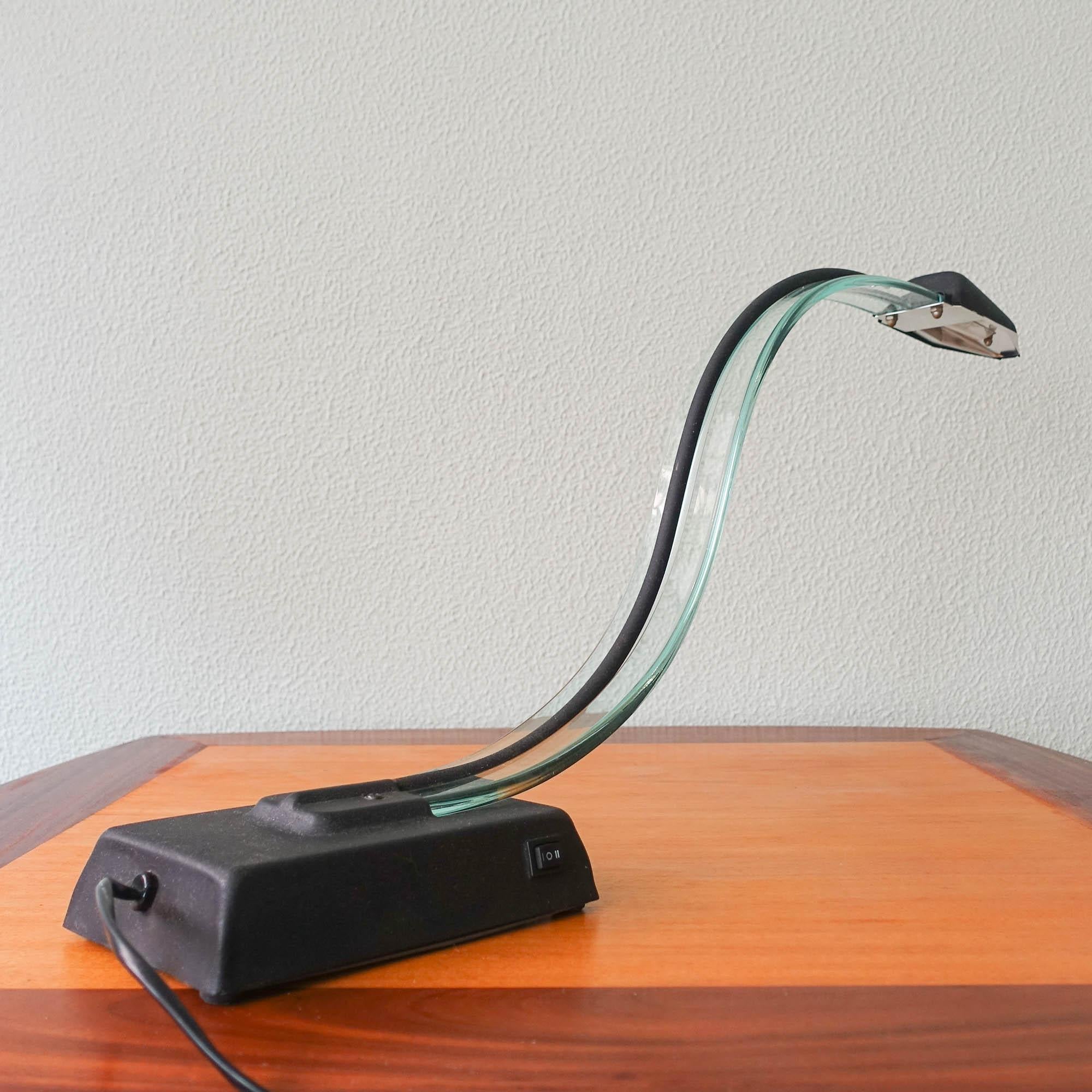 Lampe de bureau cobra en lucite, années 1980 en vente 4