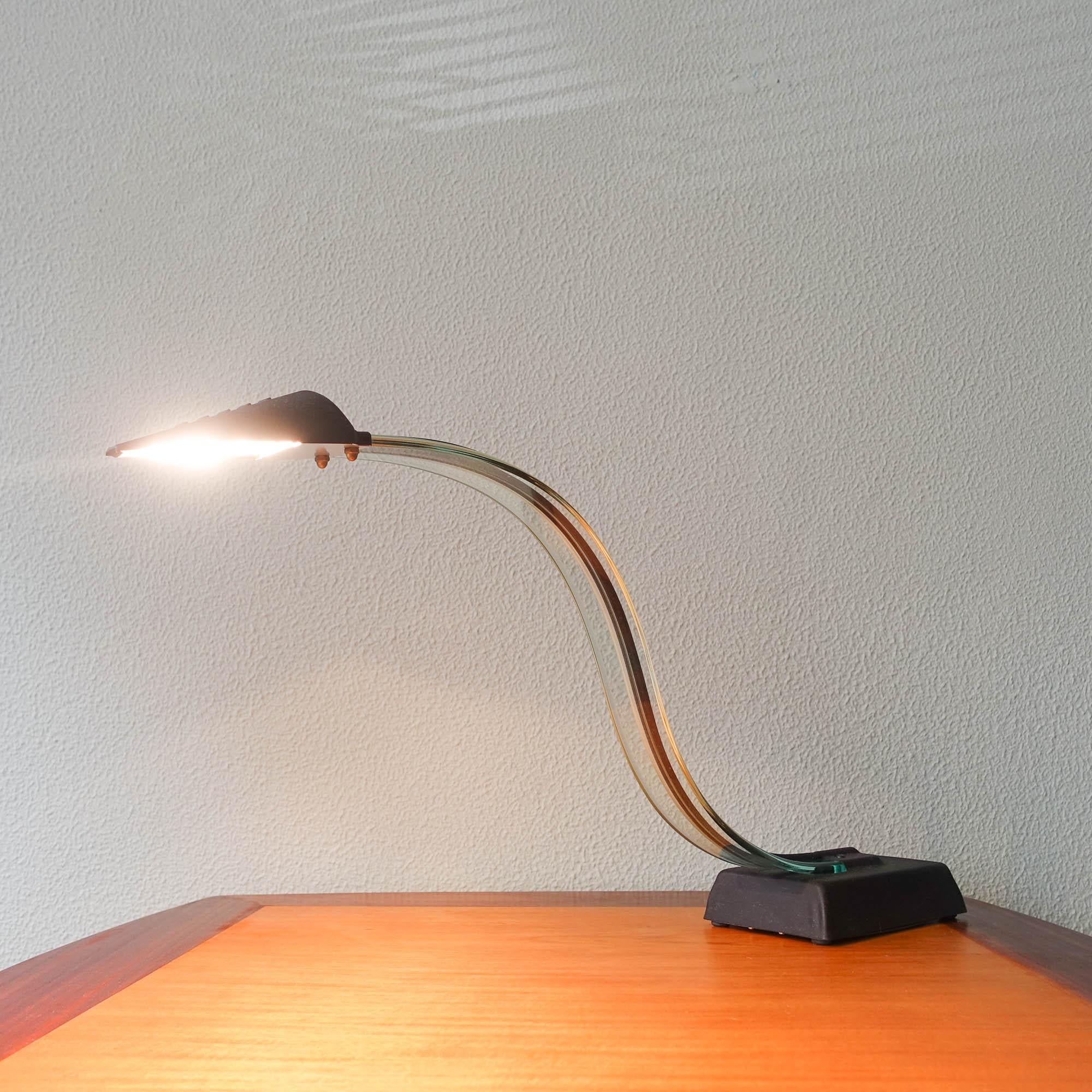 Lucite Cobra Desk Lamp, 1980's In Good Condition For Sale In Lisboa, PT