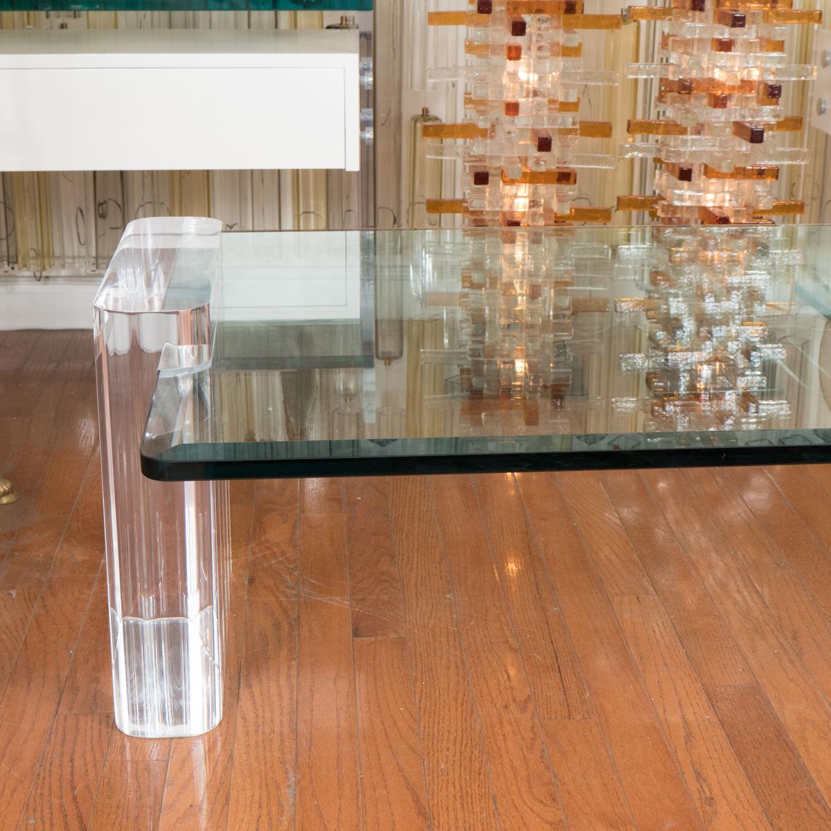 Mid-Century Modern Lucite coffee table For Sale