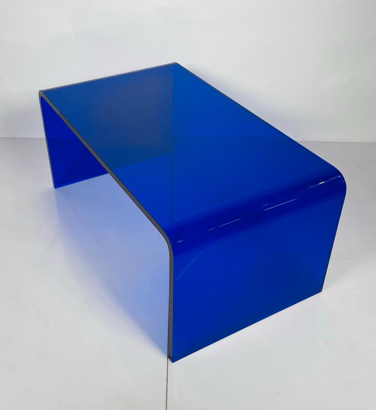 Post-Modern Lucite Coffee Table in Cobalt Blue by Cain Modern, USA 2023 For Sale