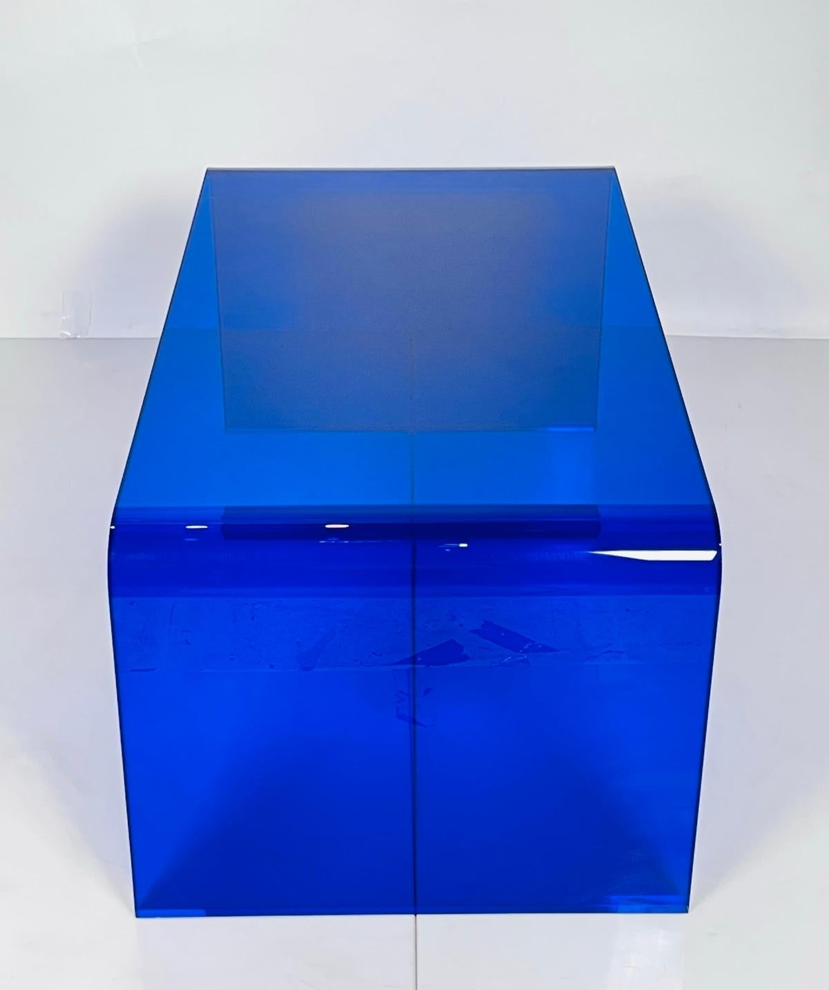 Hand-Crafted Lucite Coffee Table in Cobalt Blue by Cain Modern, USA 2023 For Sale