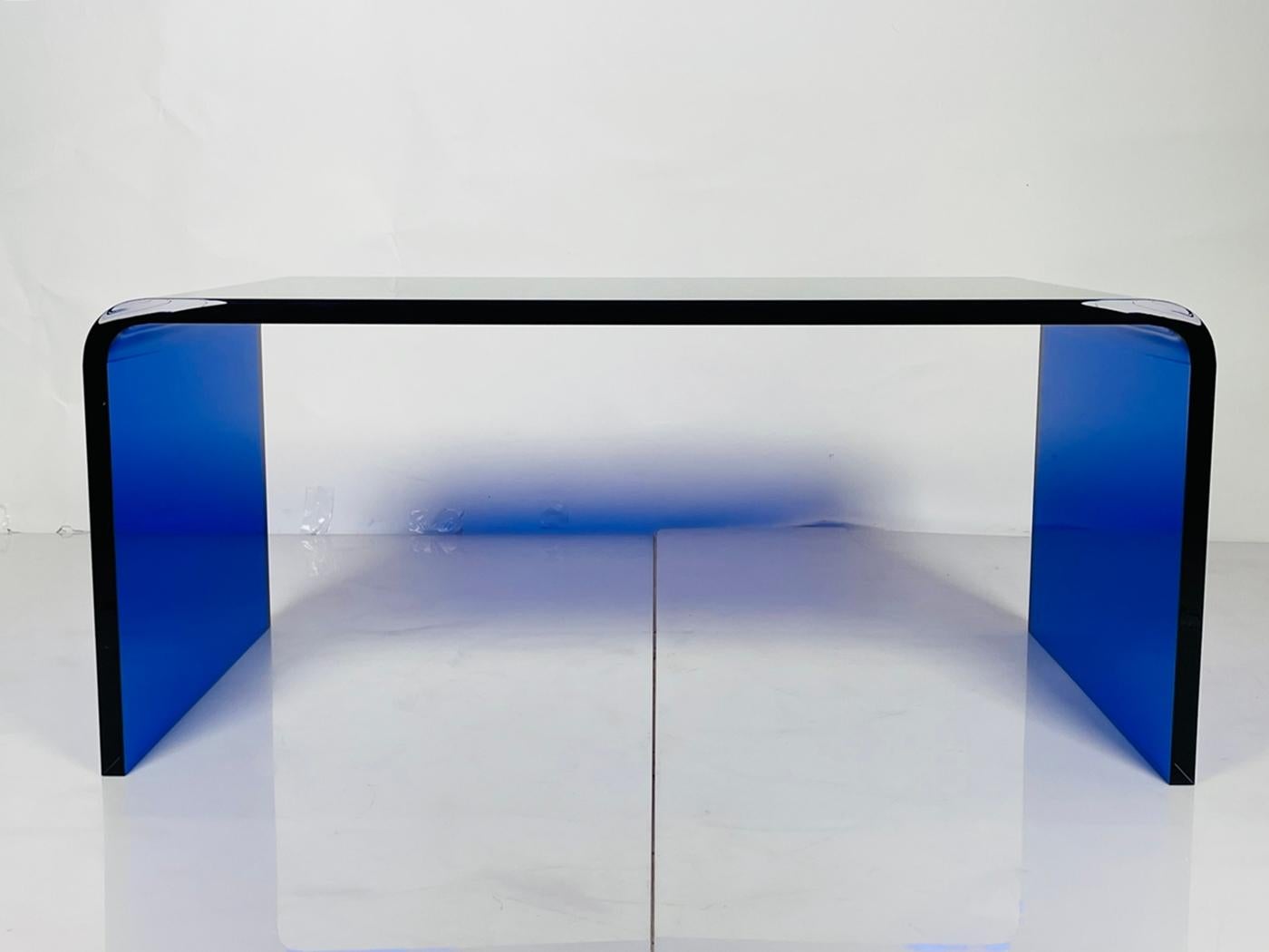 Lucite Coffee Table in Cobalt Blue by Cain Modern, USA 2023 In New Condition For Sale In Los Angeles, CA