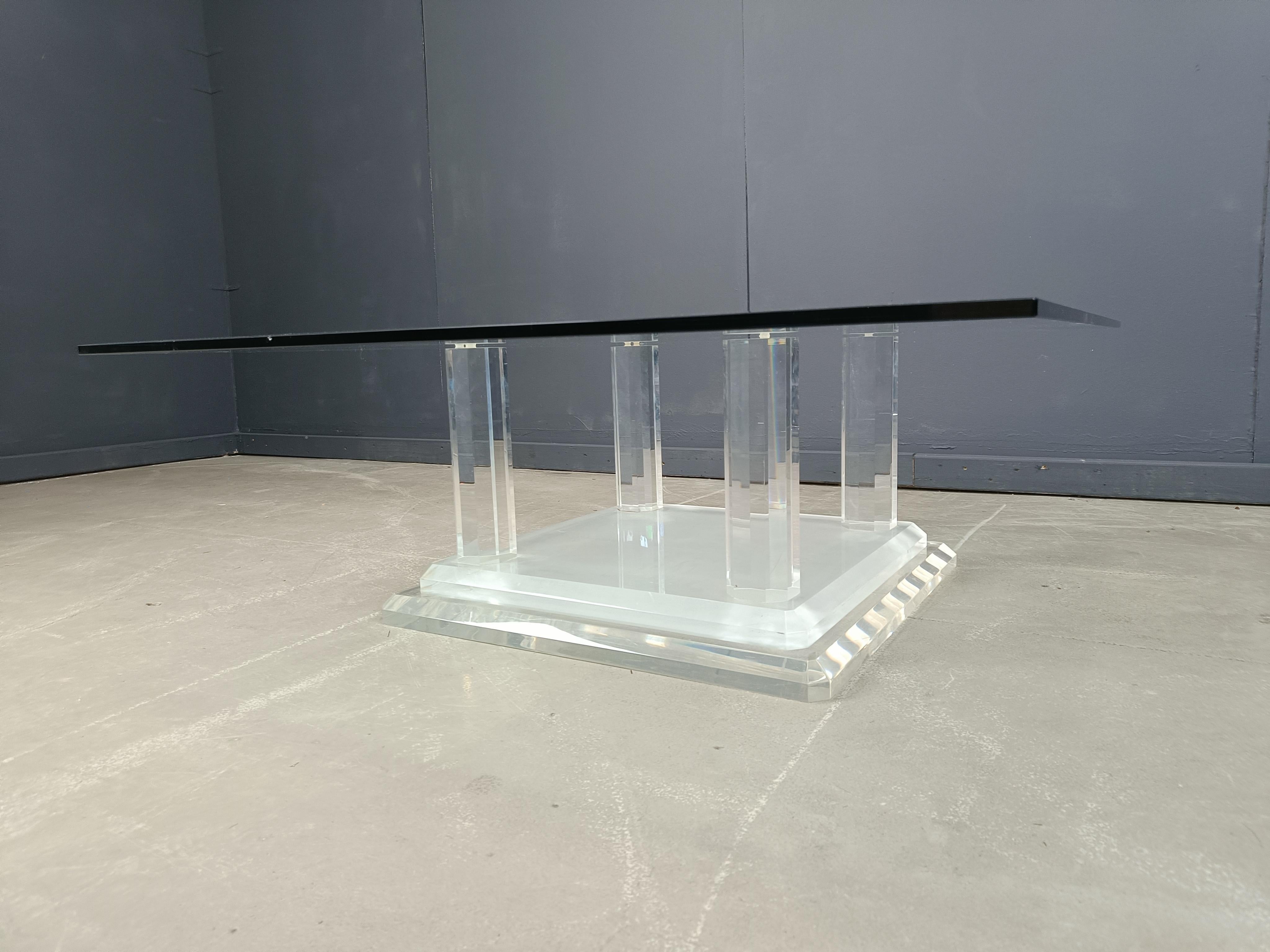 Lucite column coffee table or side table, 1970s For Sale 3