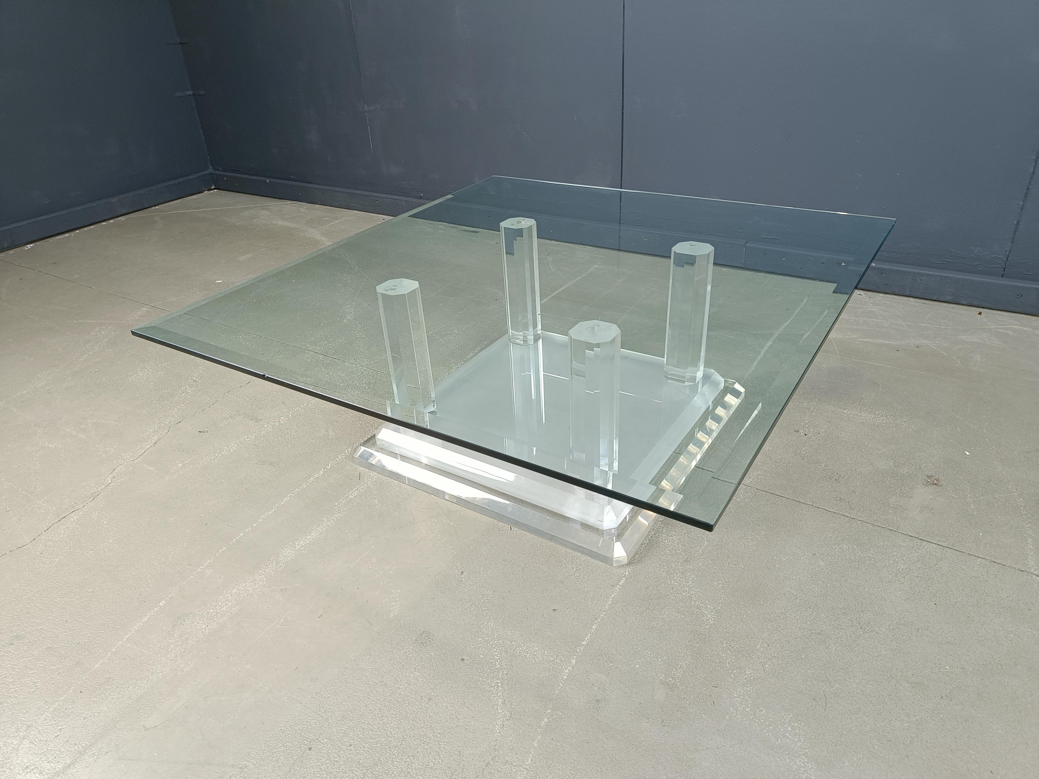 Lucite column coffee table or side table, 1970s For Sale 5
