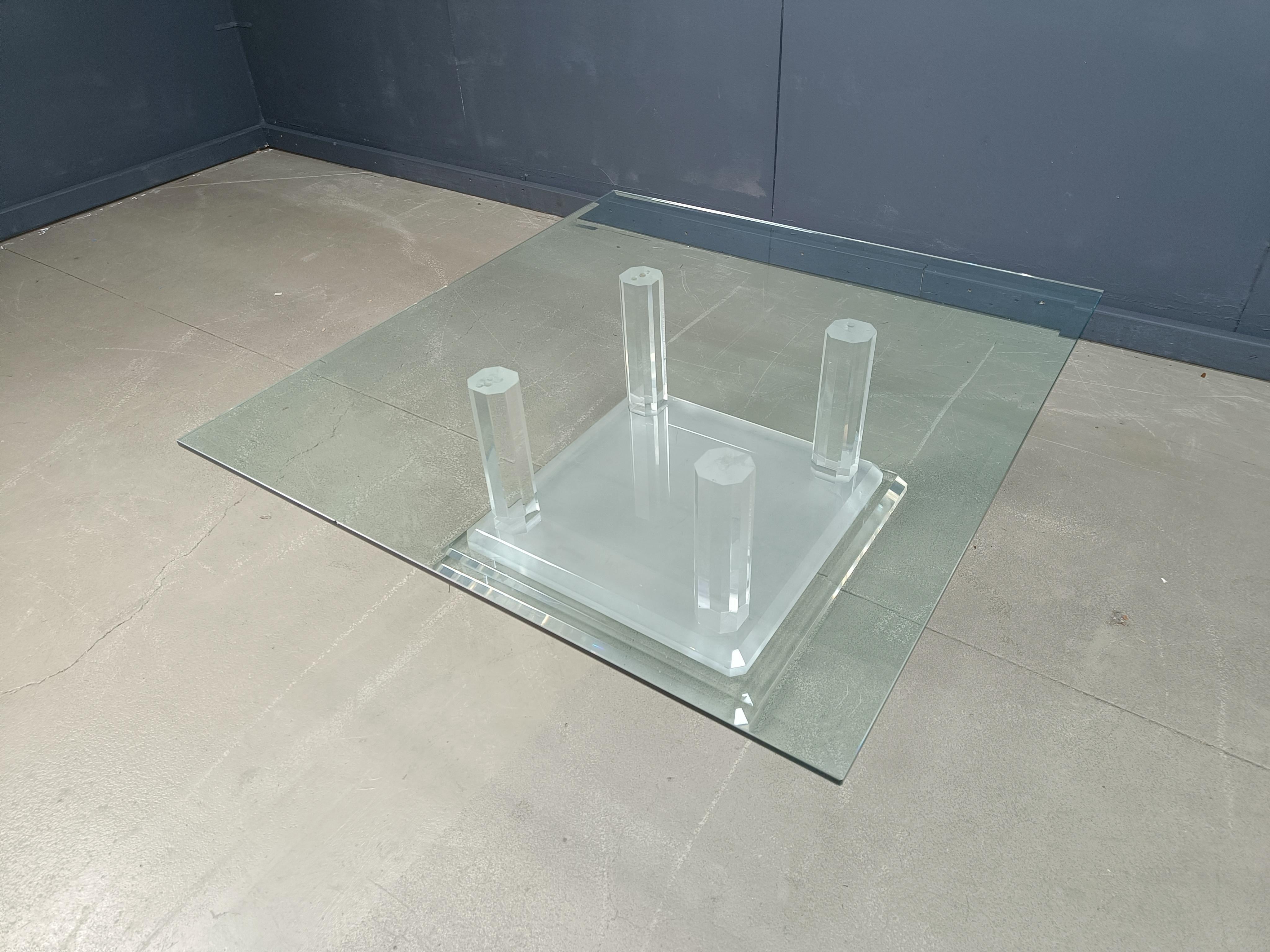 Lovely lucite column and clear beveled glass top coffee table.

Thick plexiglass base.

Good condition.

1970s - Belgium

Height: 42cm
Width: 120cm
Depth: 110cm

Ref.: 25050604

*All images are always part of the description, our vintage items