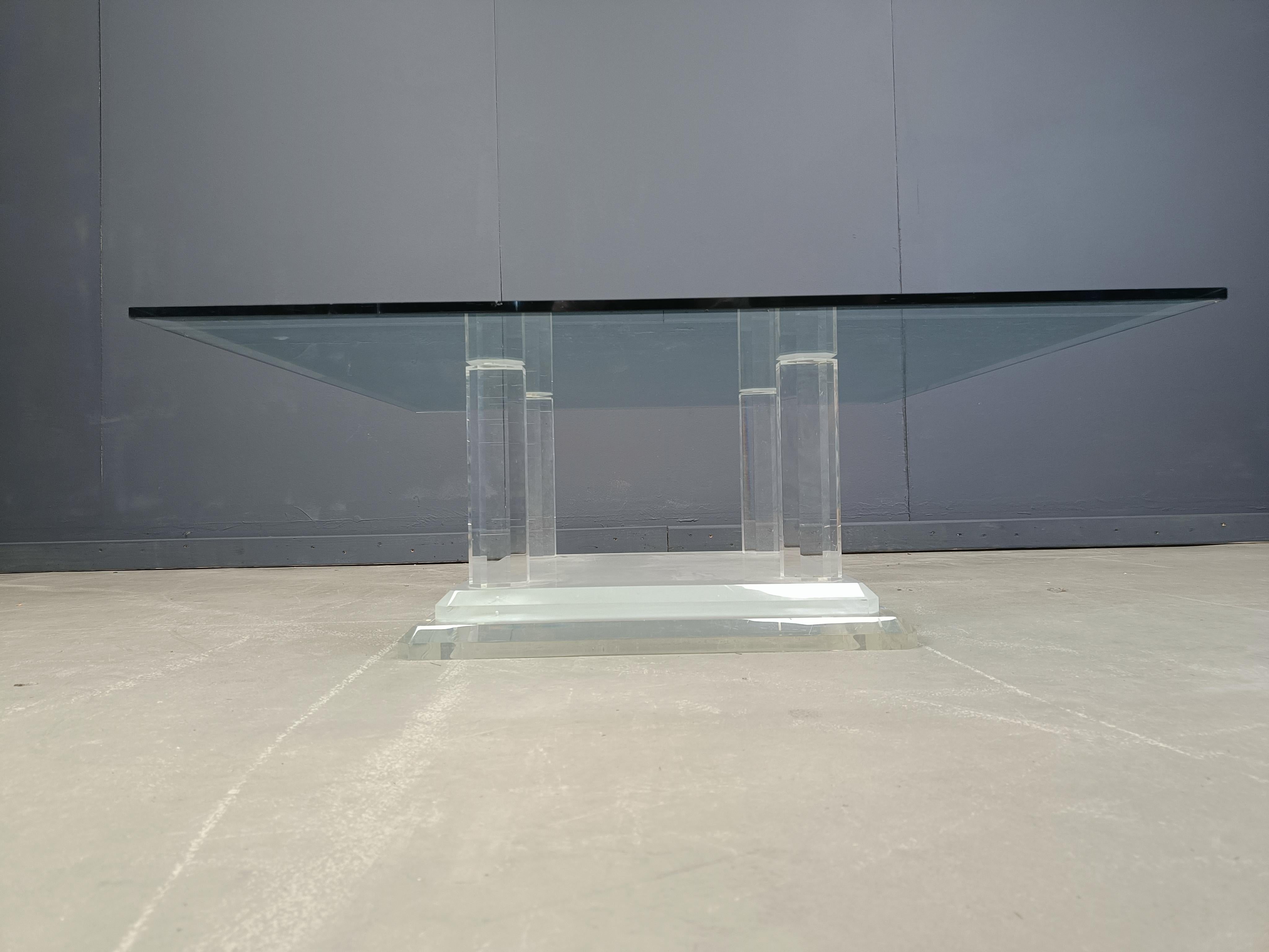 Lucite column coffee table or side table, 1970s In Good Condition For Sale In Leuven, Vlaams Gewest