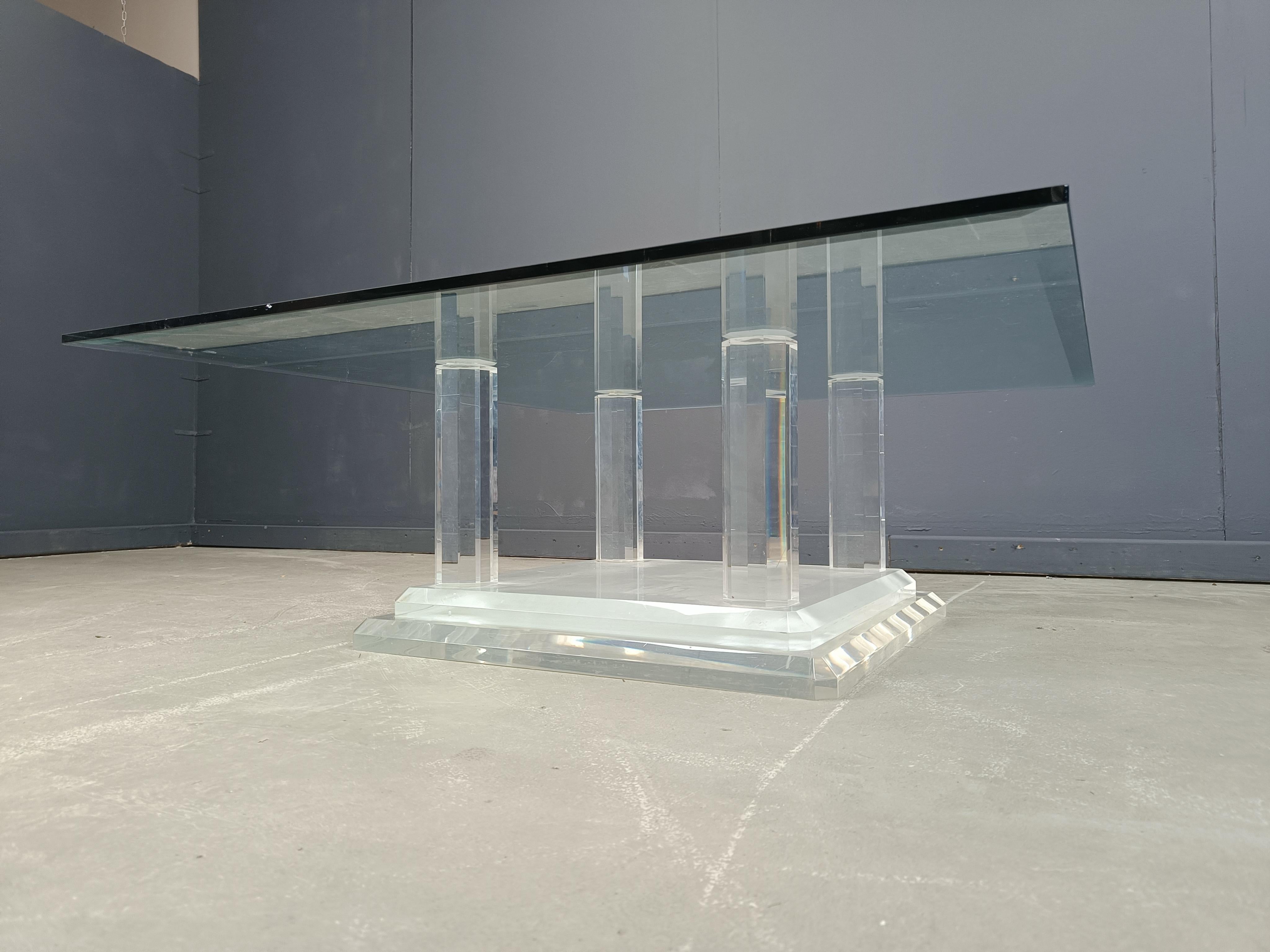 Lucite column coffee table or side table, 1970s For Sale 2