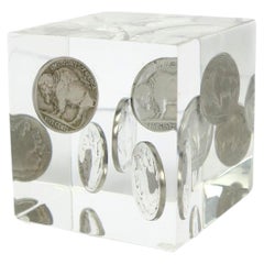 Cube en lucite avec pièces de monnaie tête d'indien Buffalo Presse-papiers de bureau Objet décoratif