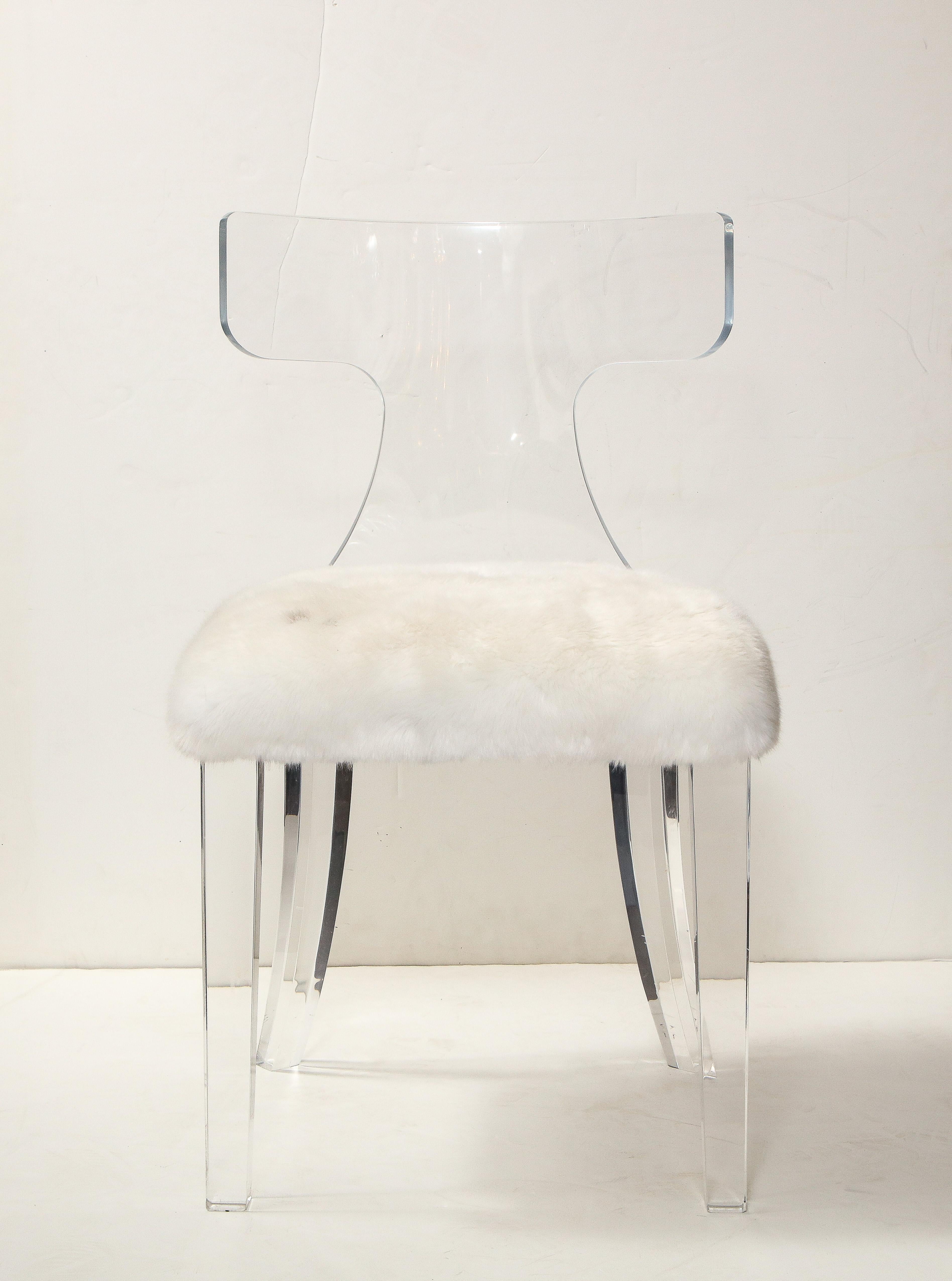Single Lucite curved back chair with genuine shearling fur. This is a pre-owned chair in good condition with minimum wear on the fur and minor scratches on Lucite legs.