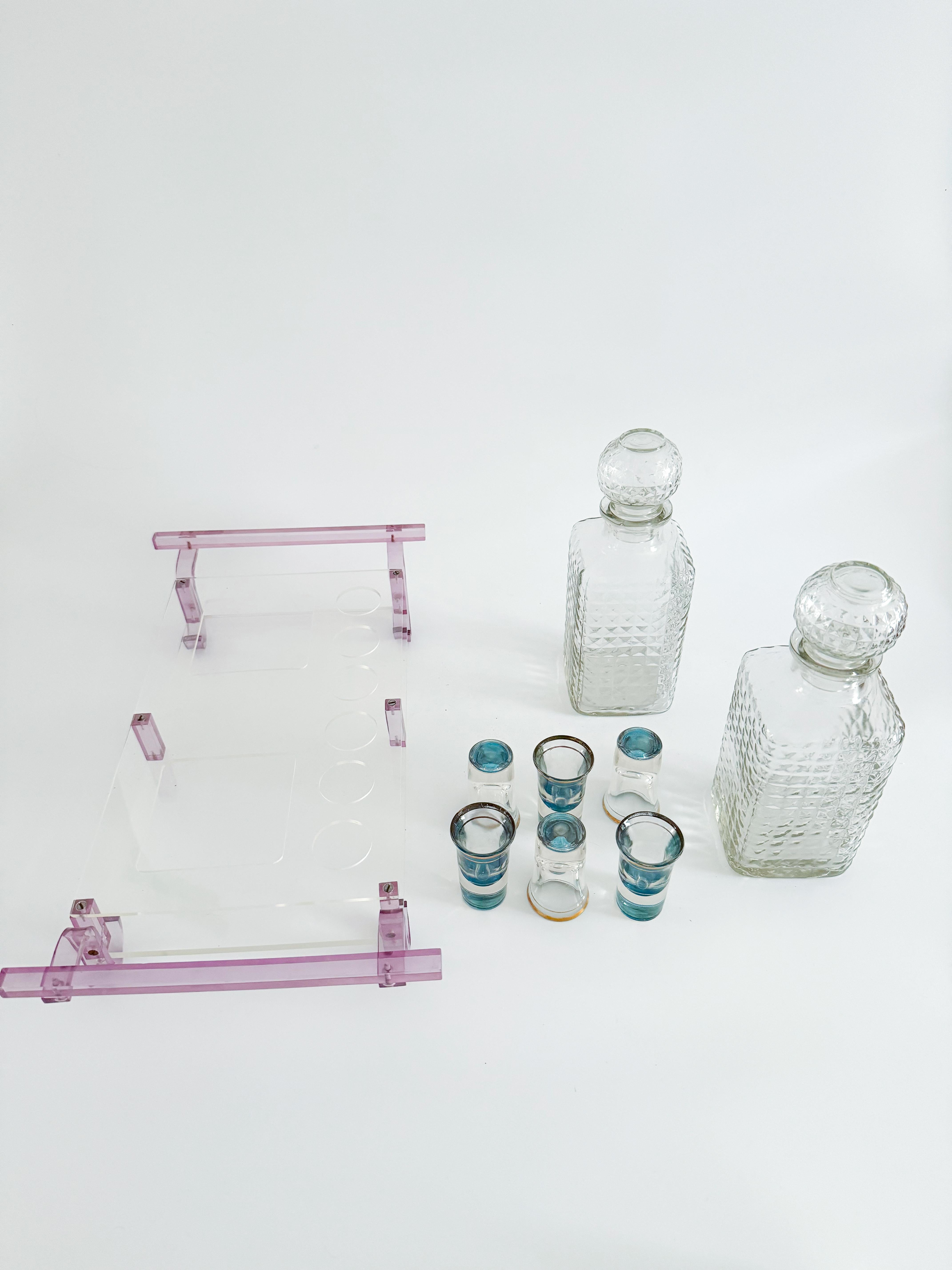 Juego de Cóctel Personalizado Lucite Vasos de chupito Mid Century Modern Hollywood Regency siglo XX en venta
