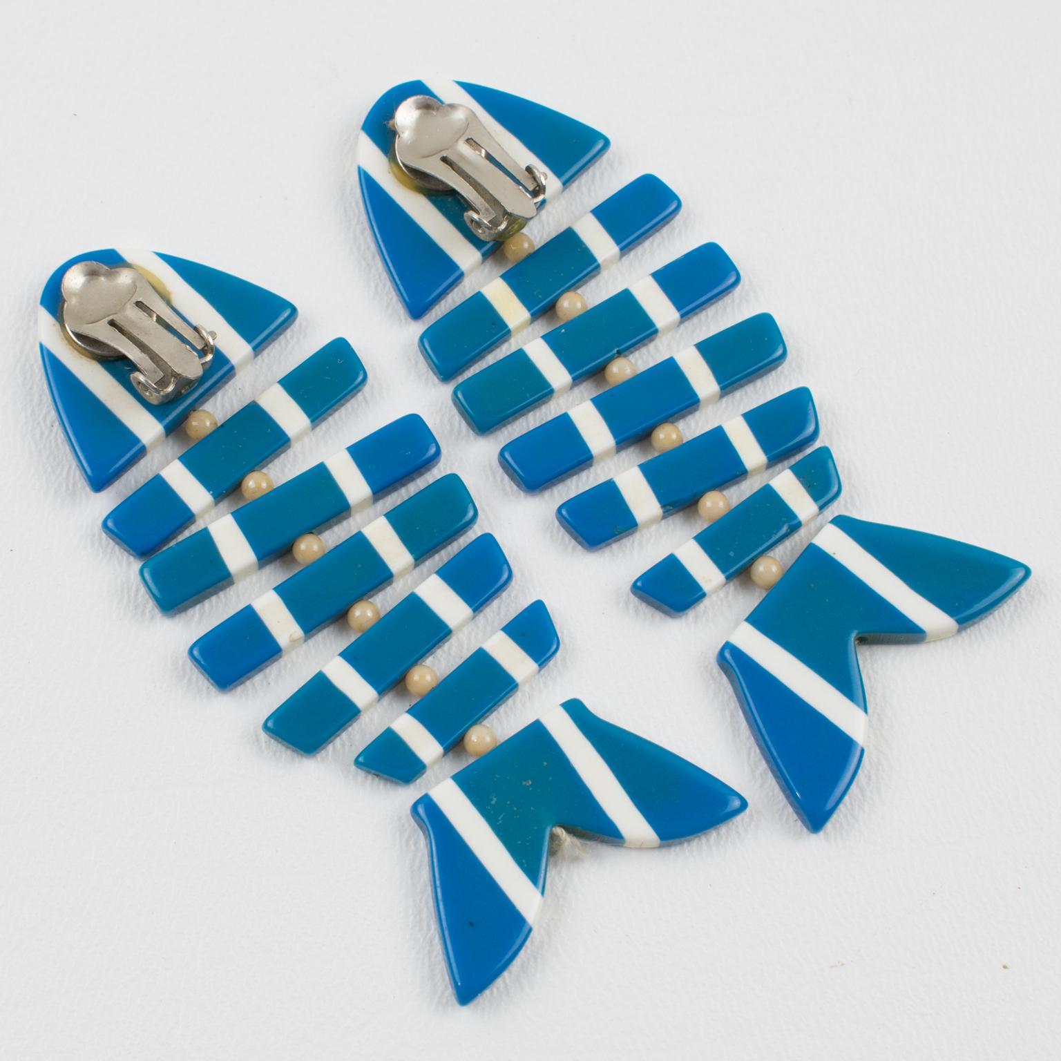 Lucite Dangle Clip Earrings Blue and White FishBone In Excellent Condition For Sale In Atlanta, GA