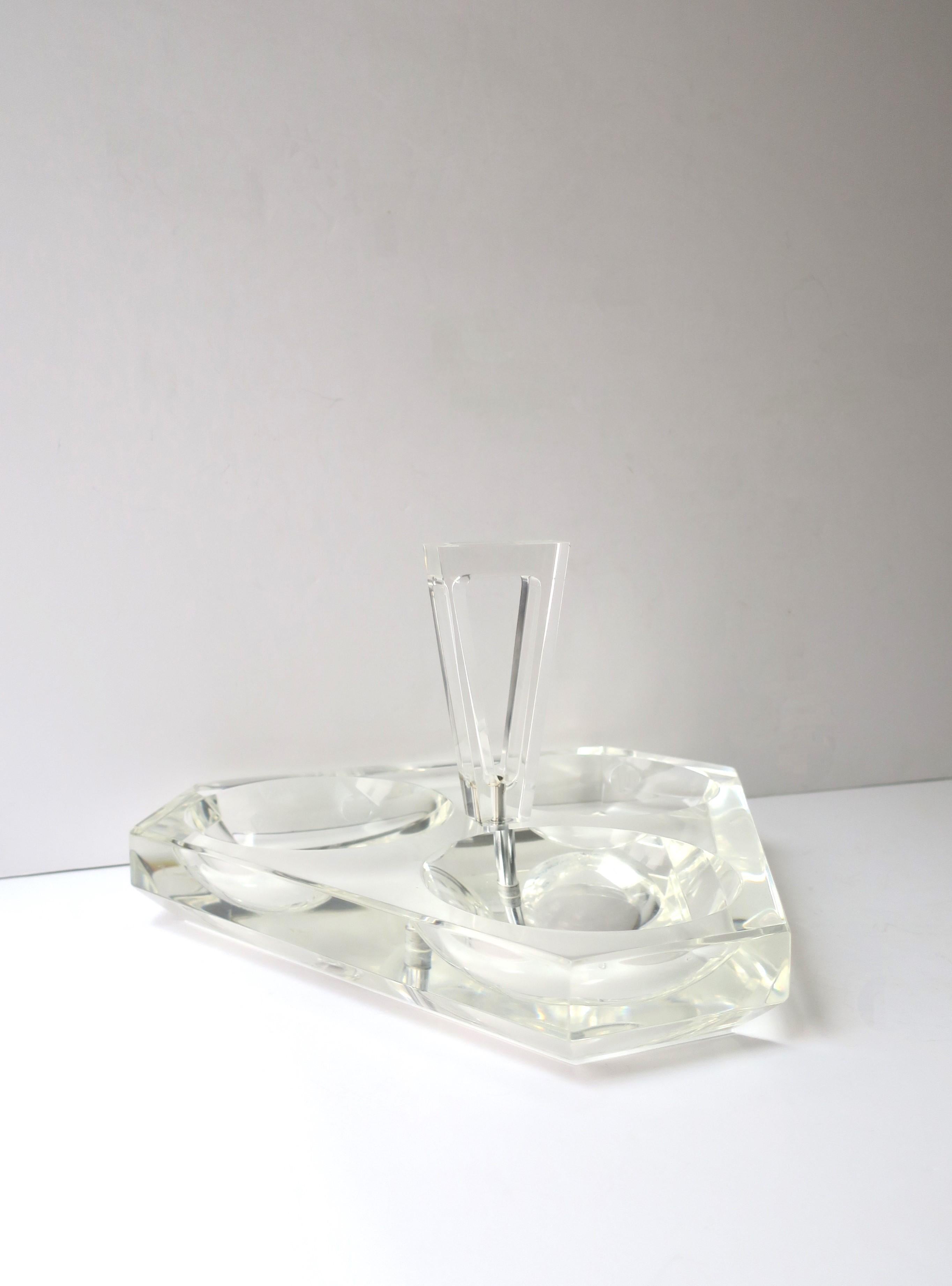A substantial and well-made Lucite entertaining snack or nuts caddy, circa mid to late-20th century. Piece is triangular with soft corners. three wells for candy, snacks, nuts, etc., and top handle, making piece easily transportable. A beautiful