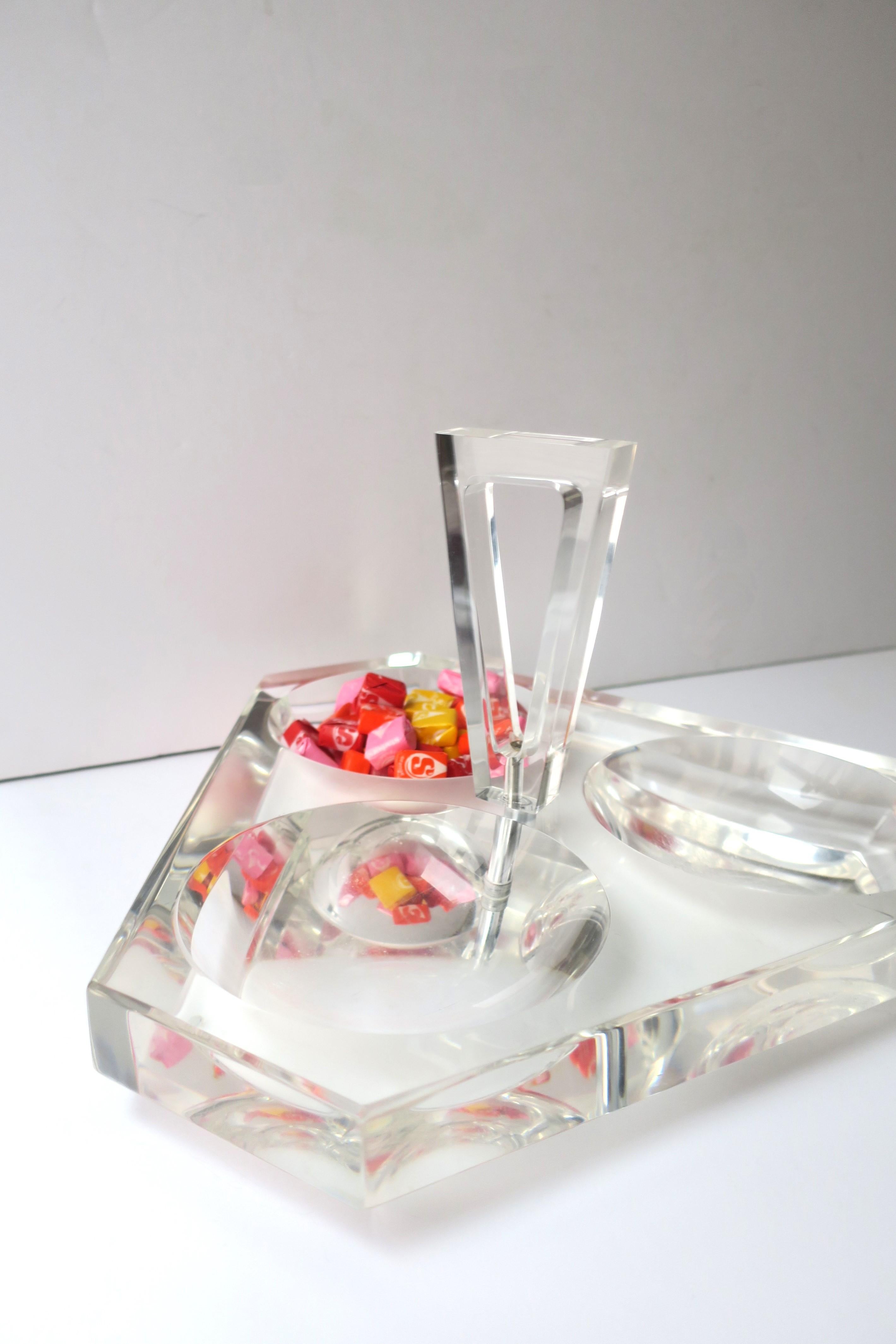 Lucite Entertaining Nuts or Snacks Caddy In Good Condition For Sale In New York, NY