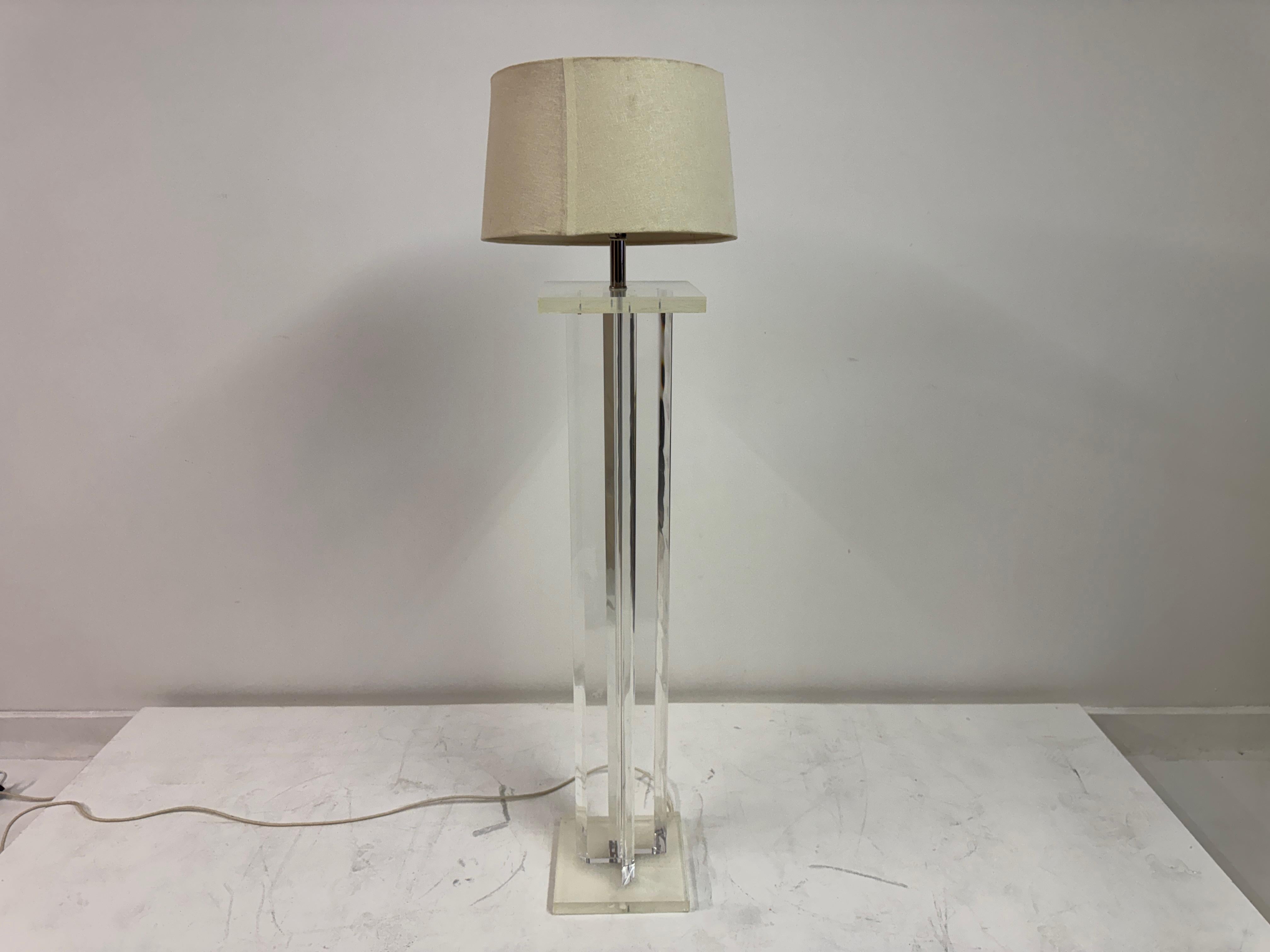 Lucite Stehlampe von Primo, amerikanisch, CIRCA 1970er-1980er im Angebot 9