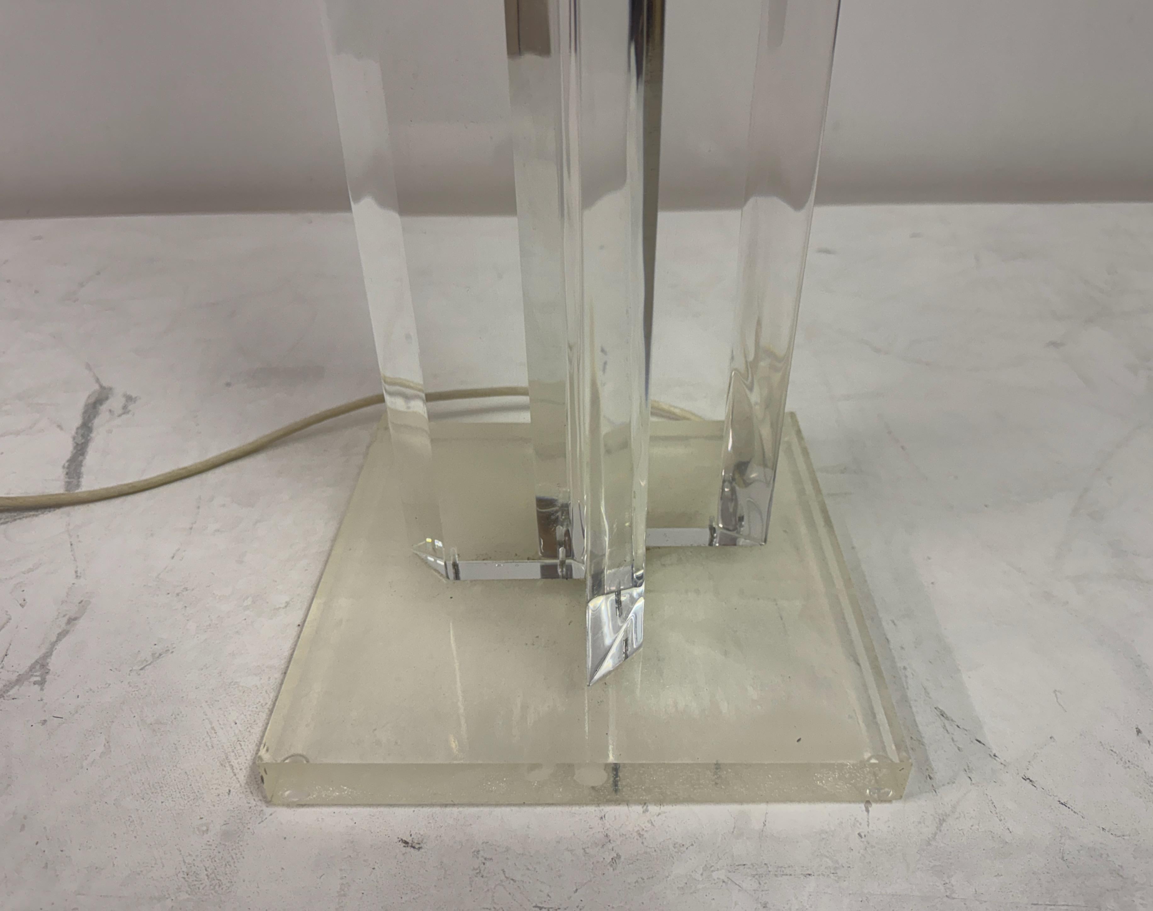 Lucite Stehlampe von Primo, amerikanisch, CIRCA 1970er-1980er im Zustand „Gut“ im Angebot in London, London